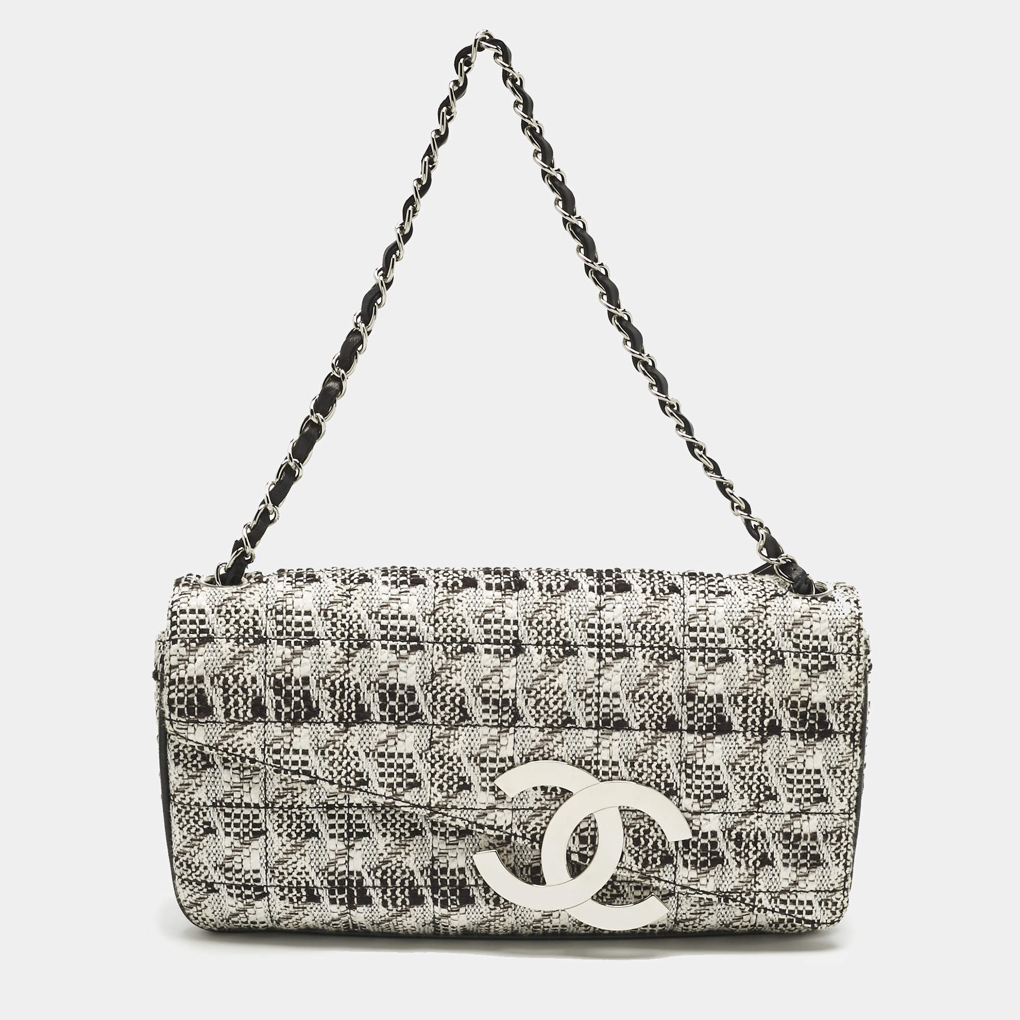 Pre Owned Chanel White/Black Tweed Diagonal CC Flap Bag