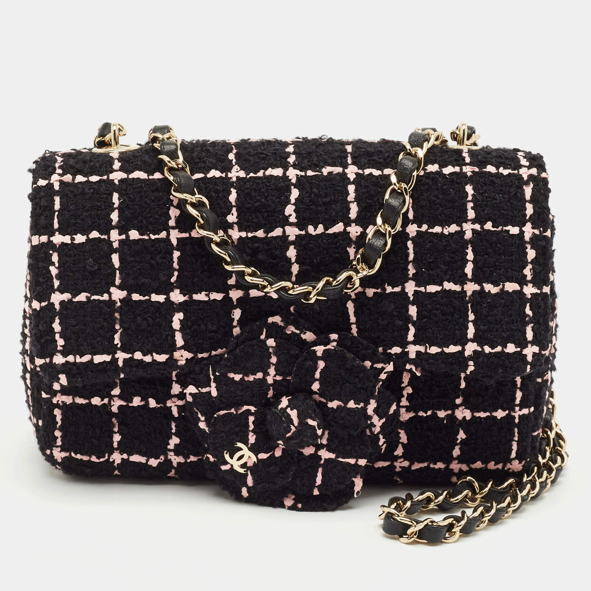 مملوكة مسبقًا Chanel Black/Pink Tweed Camellia Small Flap Bag