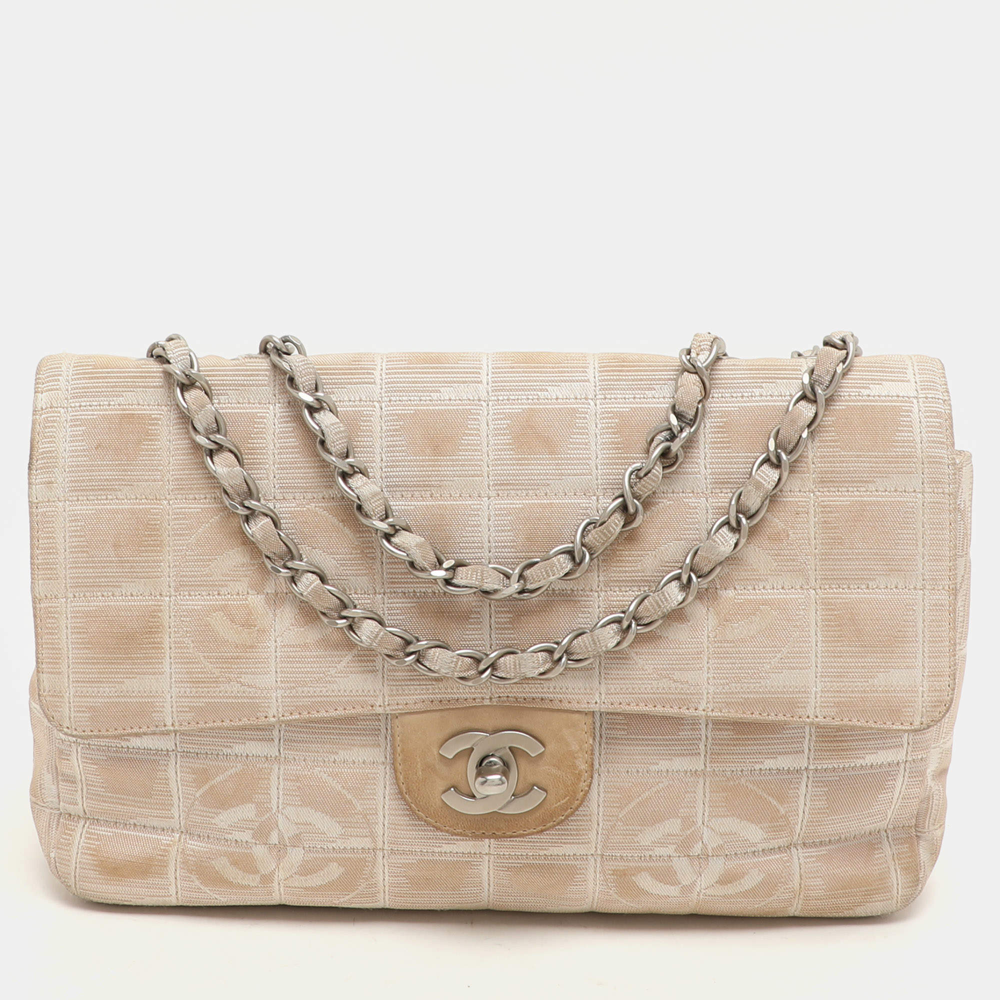 مملوكة مسبقًا Chanel Beige Nylon Medium Travel Line Flap Bag