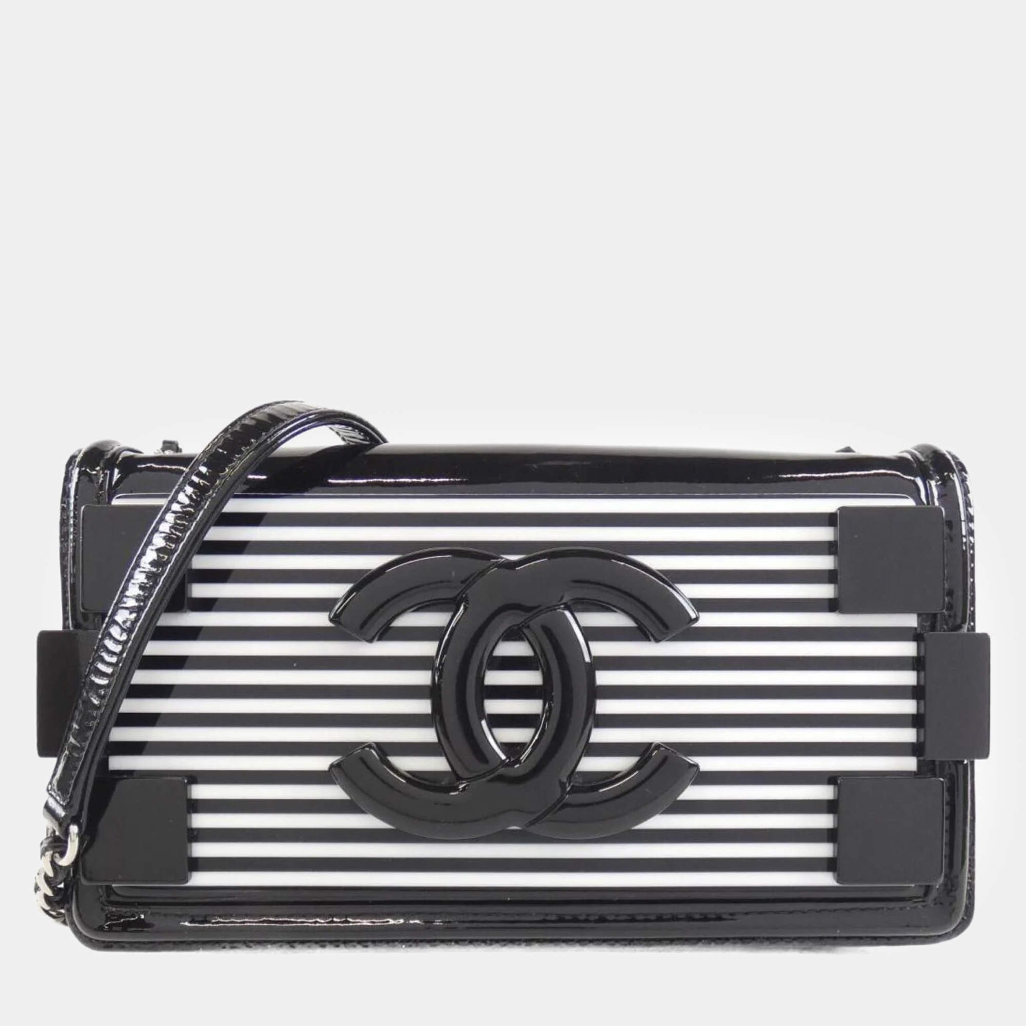 Pre Owned Chanel Black Enamel and Leather Boy Shoulder Bag