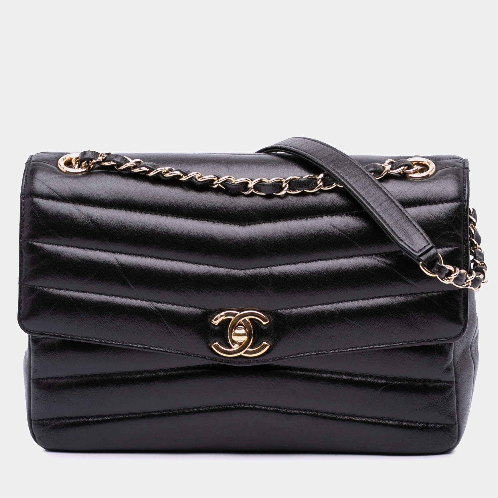 Pre Owned Chanel Black Chevron Shiny Lambskin Miroir Flap