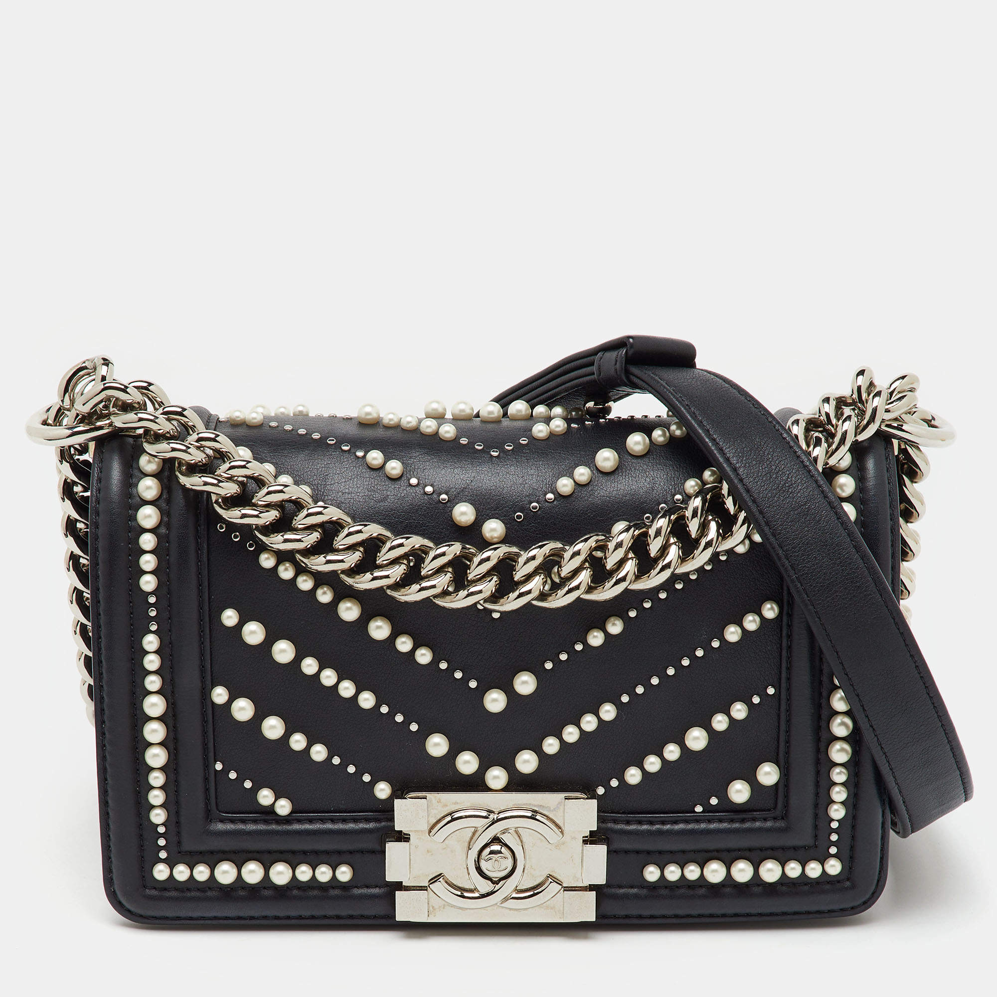 Pre Owned Chanel Black Leather Pearl Chevron Small Boy Flap Bag