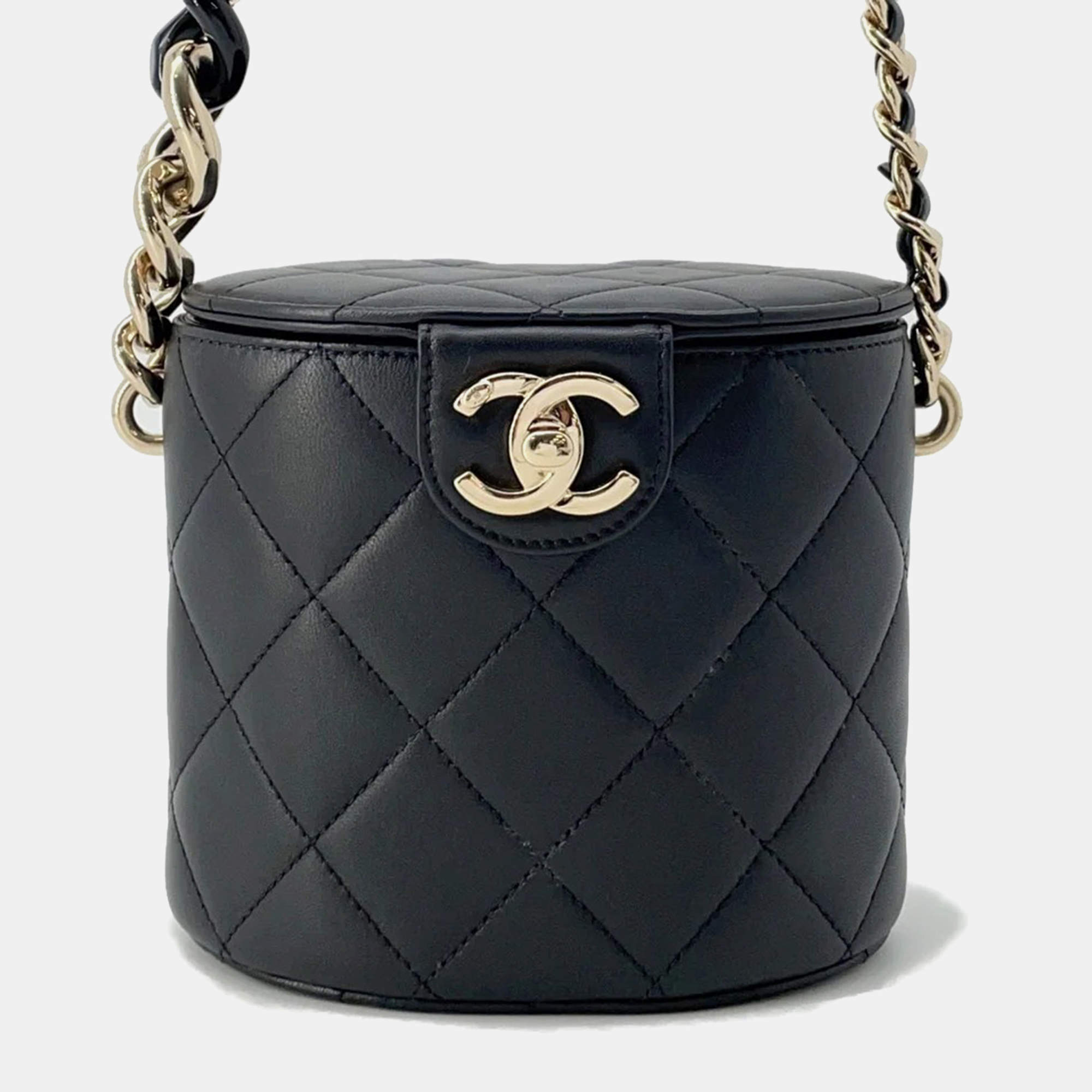 Pre Owned Chanel Matelasse Black Lambskin Chain Vanity Bag 