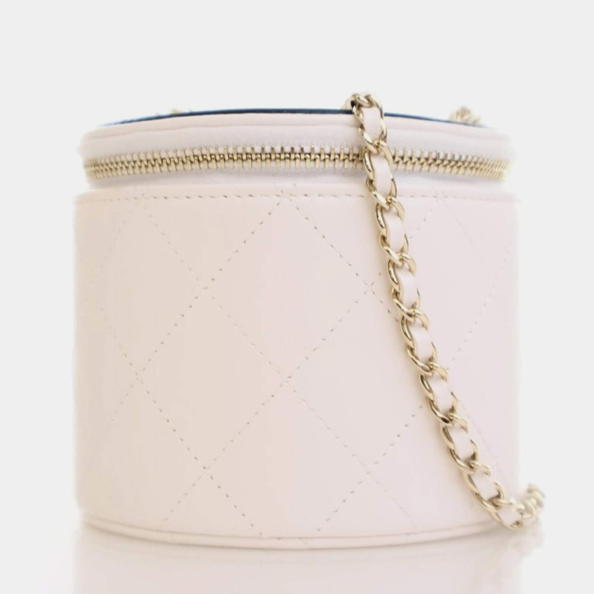 Pre Owned Chanel Round Mini White Lambskin Vanity Case With Chain