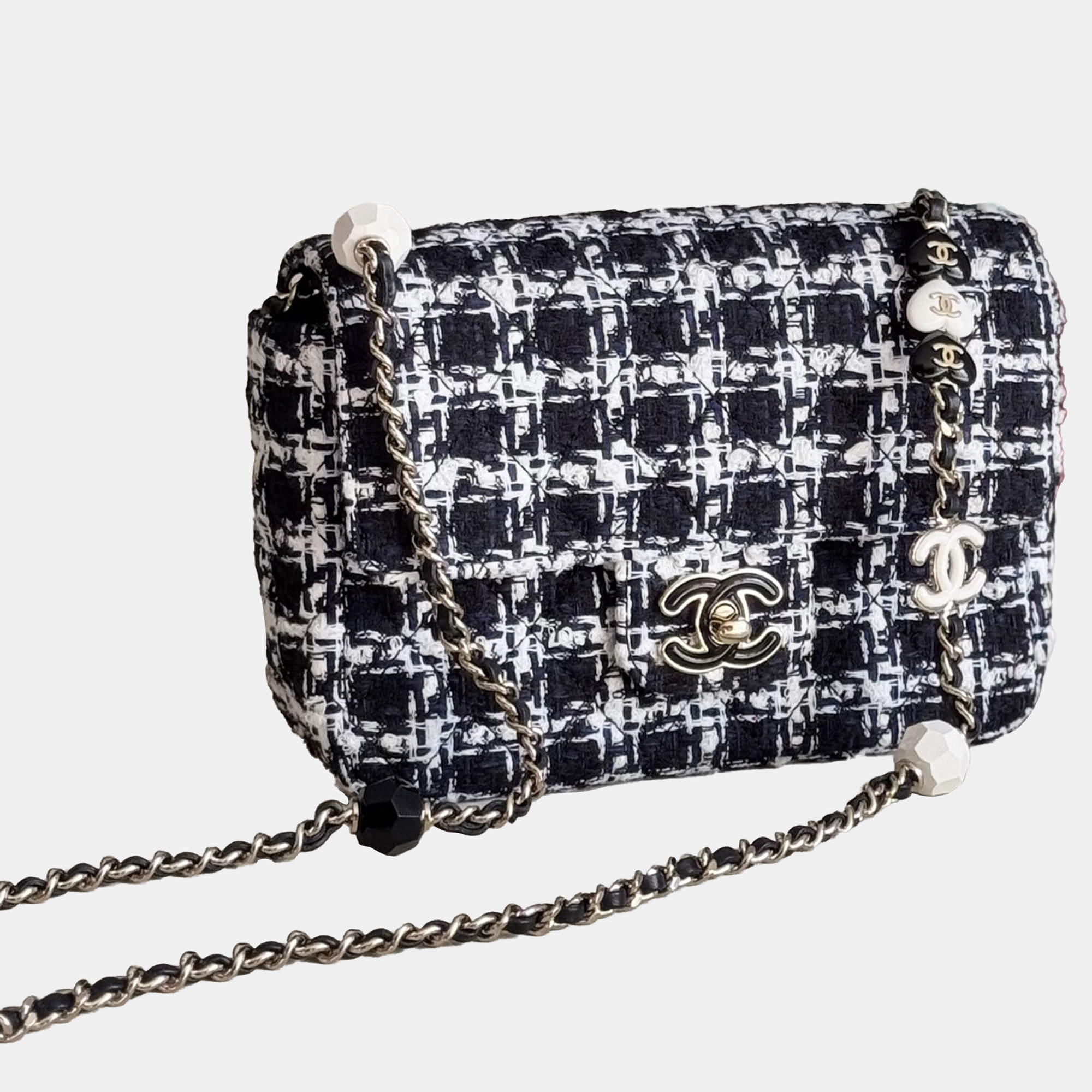 Chanel Houndstooth Tweed Enamel Clasp Heart Chain Chip Model