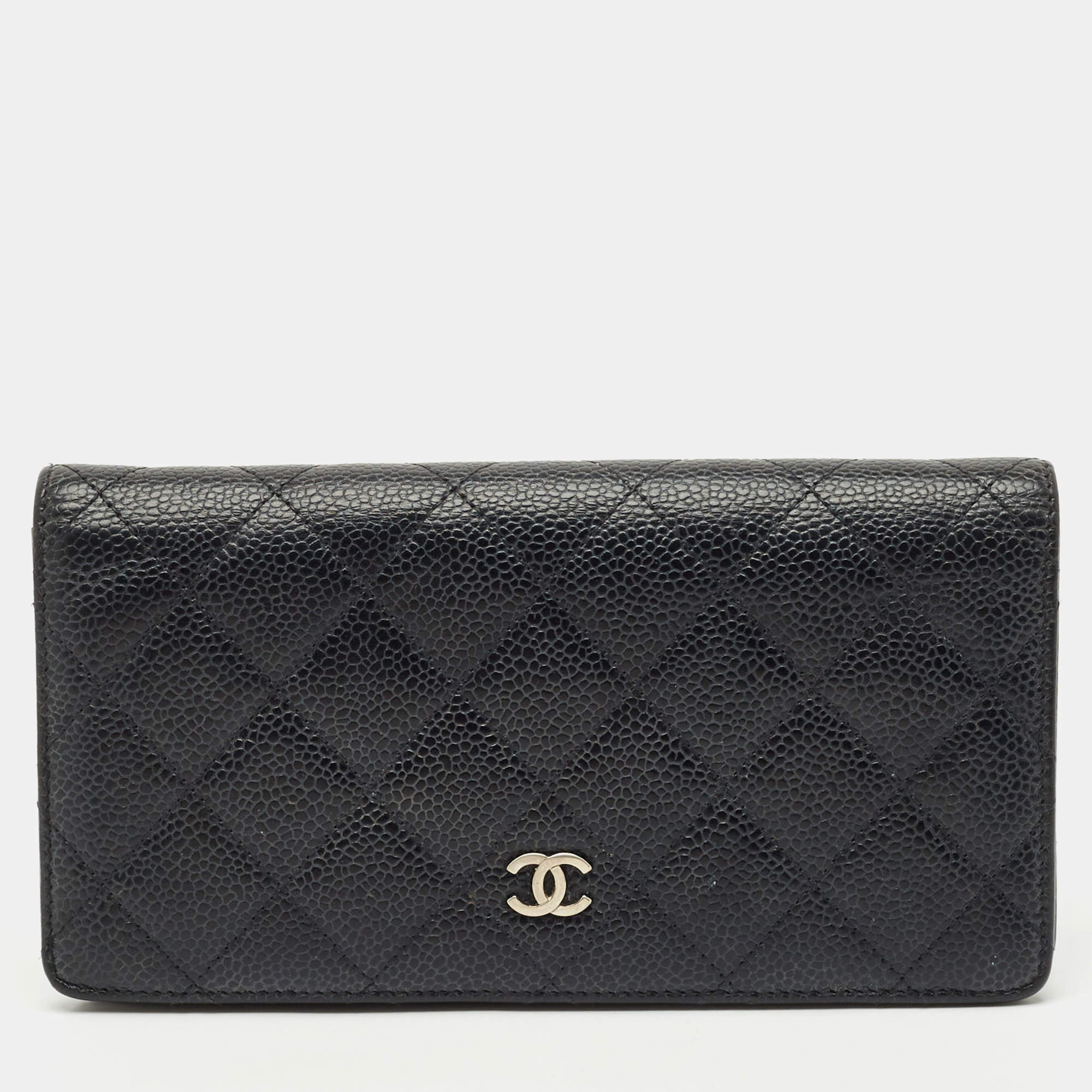 مملوكة مسبقًا Chanel Black Quilted Caviar Leather L Yen Wallet