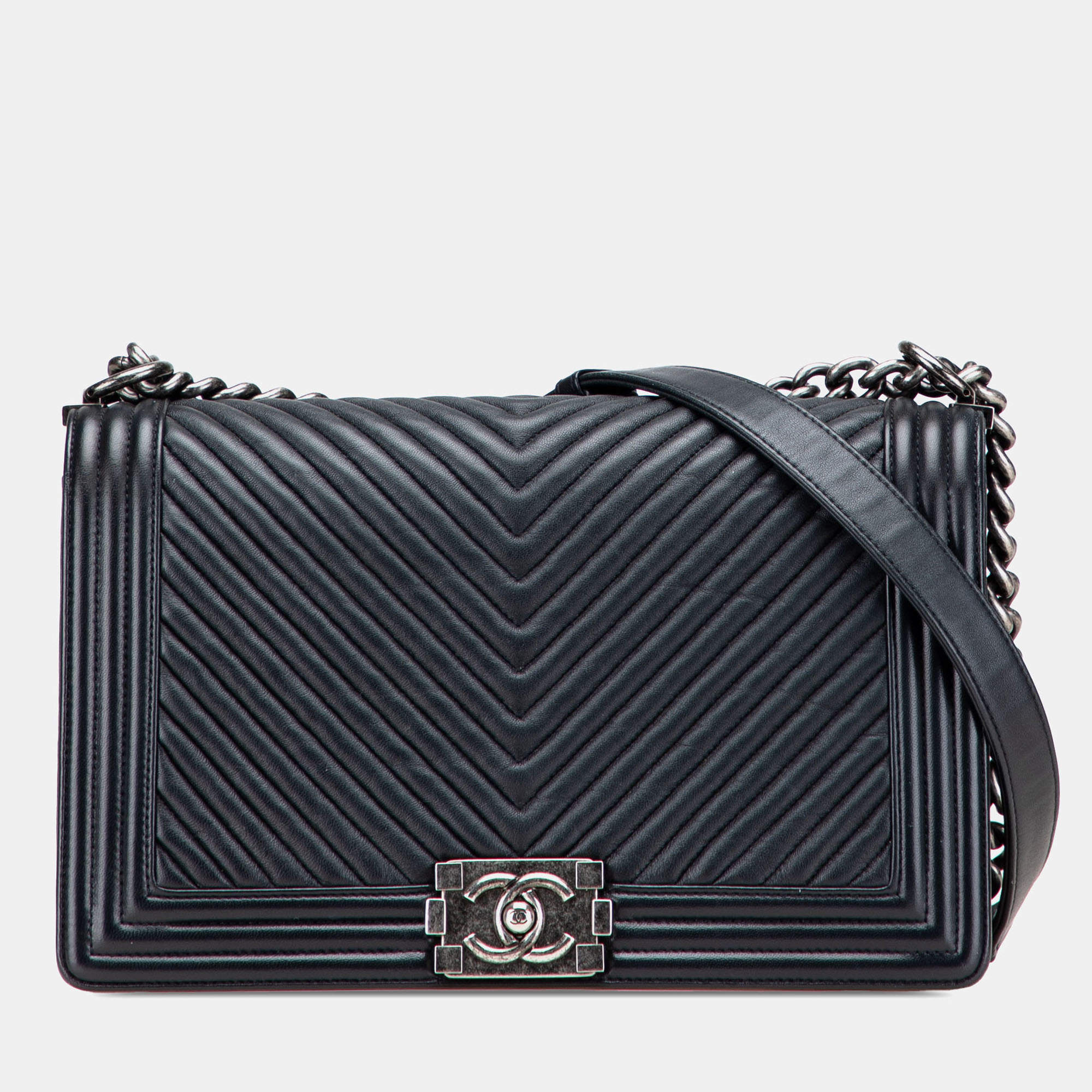 Pre Owned Chanel Black Medium Chevron Wrinkled Lambskin Boy Flap