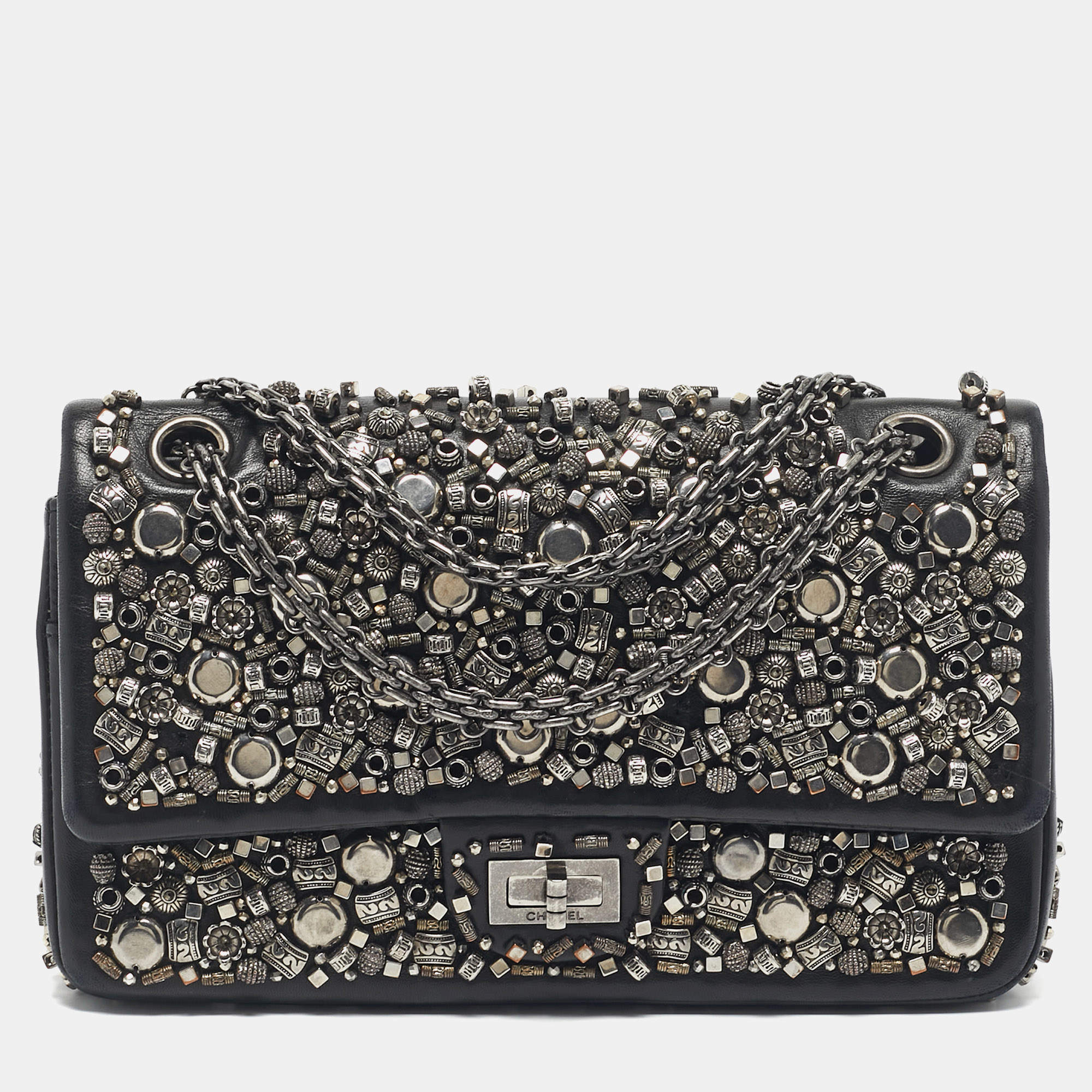 Pre Owned حقيبة شانيل بغطاء قلاب من مجموعة باريس بومباي 225 جلد أسود 2.55 ريإيشو