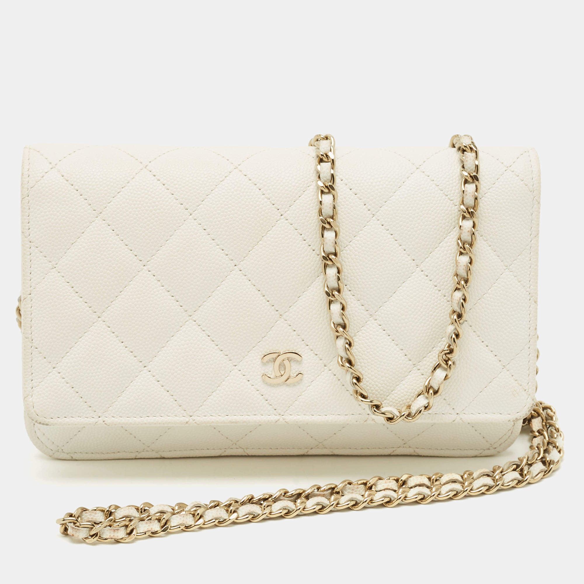 Pre Owned حقيبة شانيل دبليو أو سي جلد كافيار مبطن أبيض