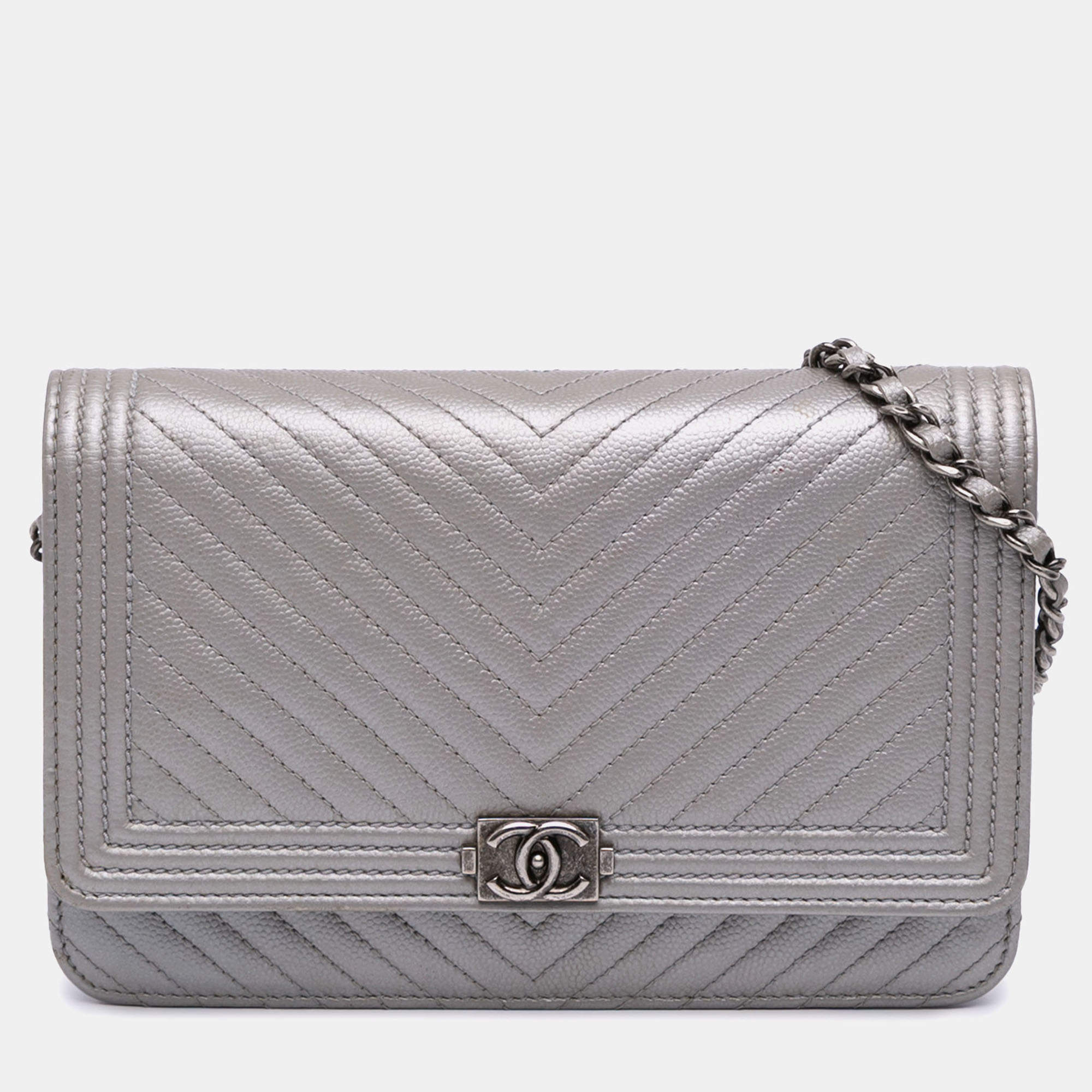 Pre Owned Chanel Silver Chevron Metallic Caviar Boy Wallet On Chain