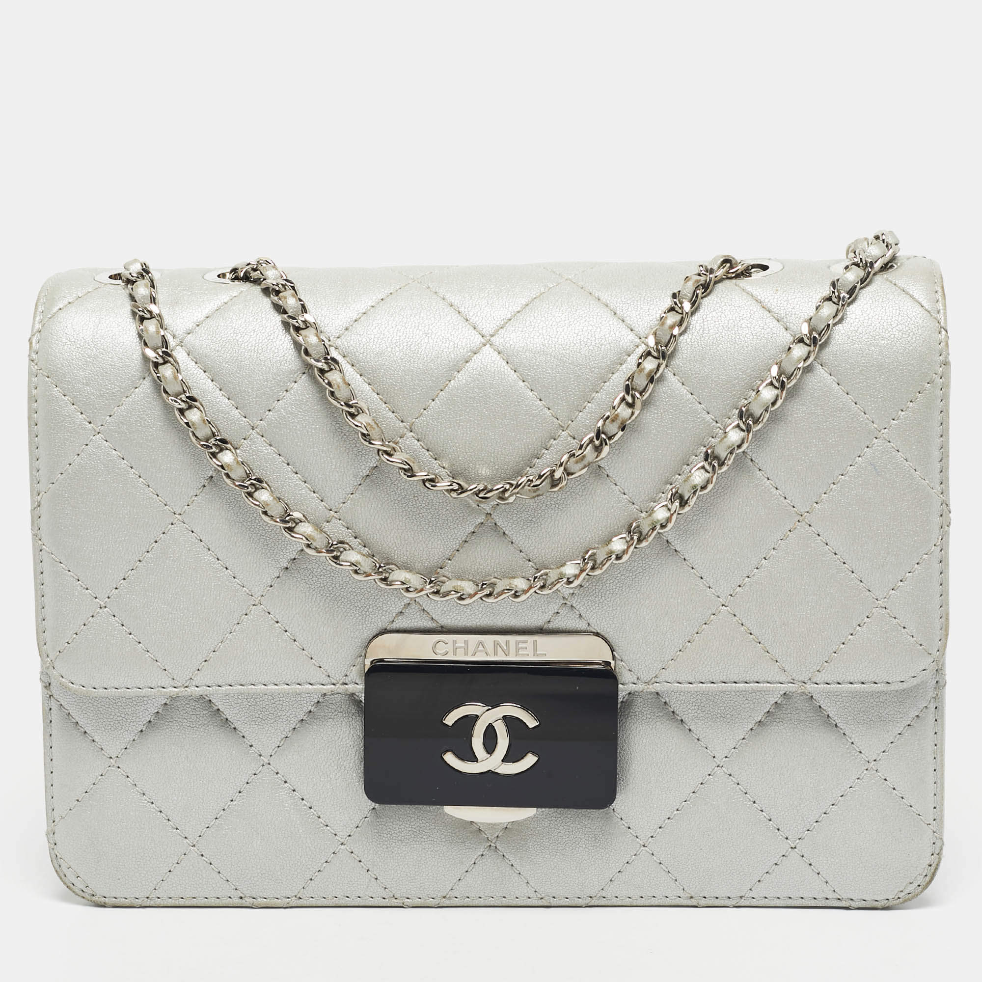 Pre Owned Chanel Silver Quilted Leather Beauty Lock Flap Bag