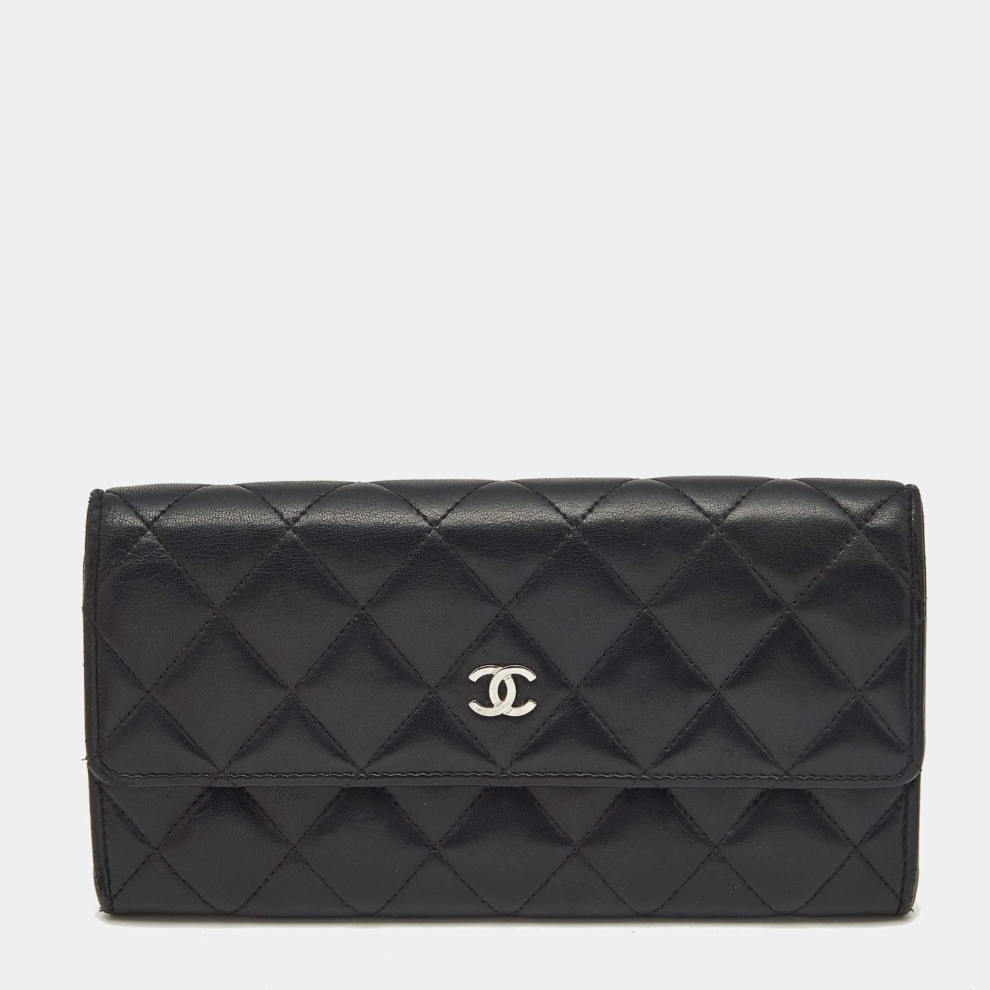 Pre Owned Chanel Black Quilted Leather Classic Flap Continental Wallet