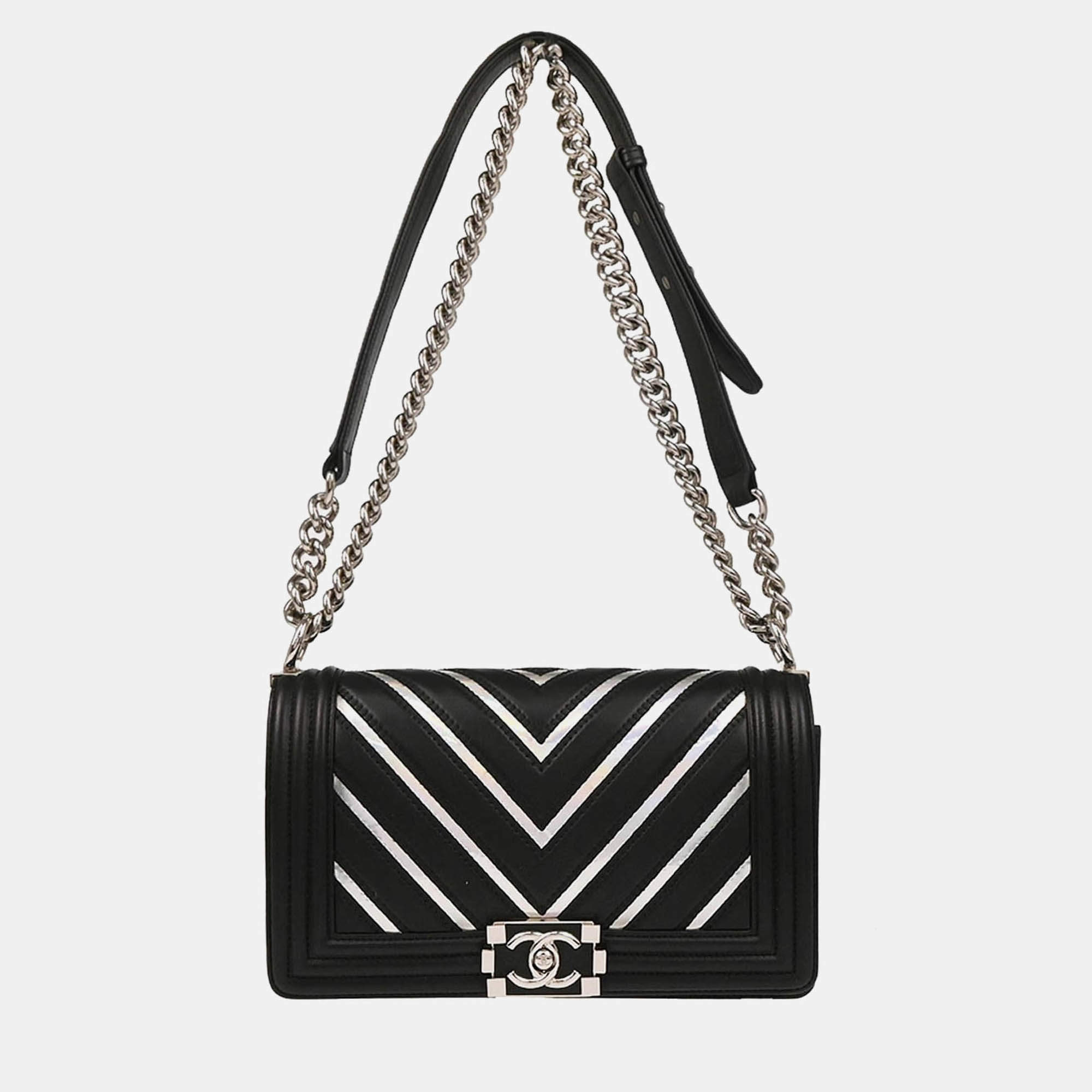 Pre Owned Boy Chanel Black Calfskin Chevron Medium Shoulder Bag