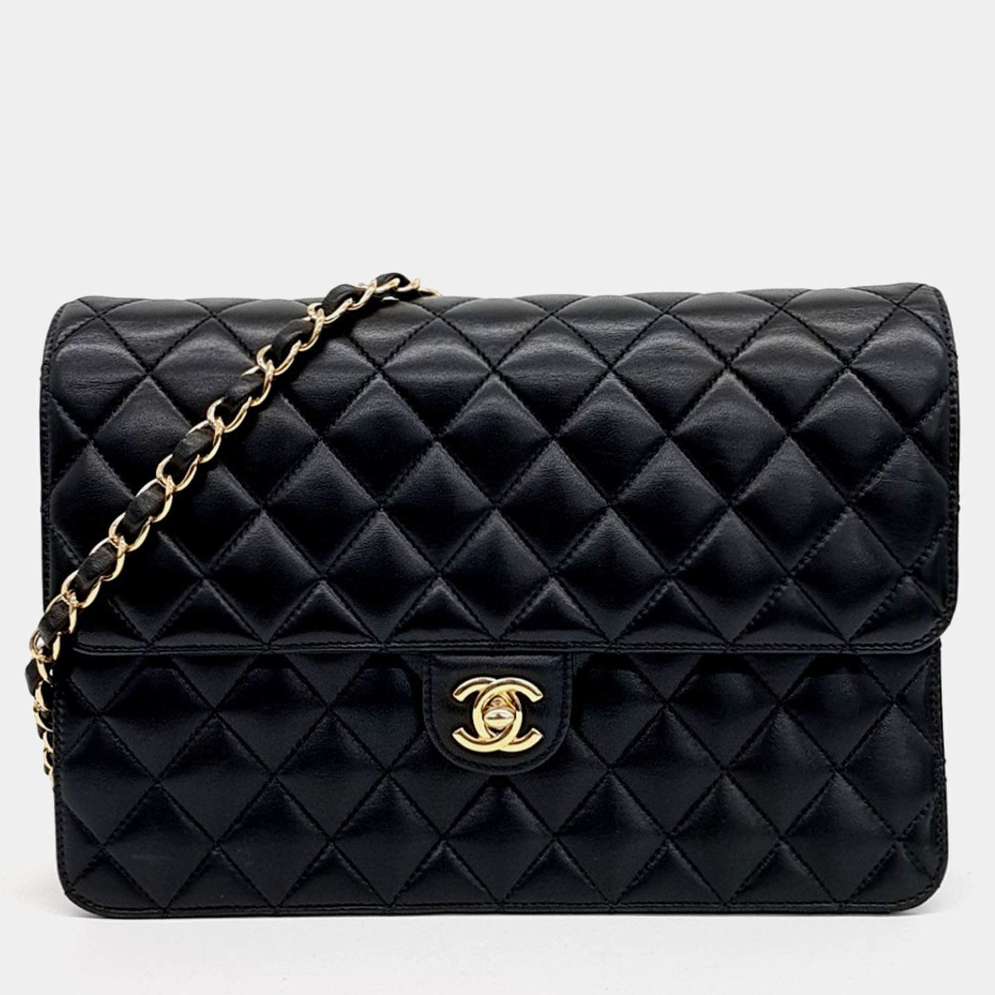 Pre Owned Chanel Black Leather lambskin shoulder bag