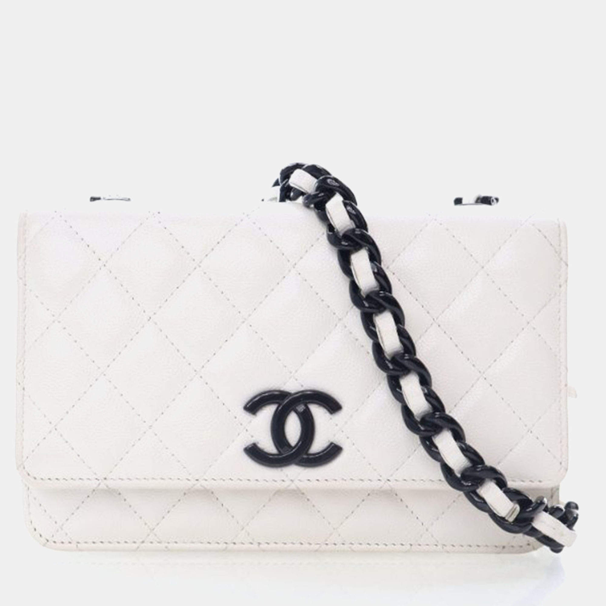 مملوكة مسبقًا حقيبة شانيل محفظة ماي ايفرينج أبيض كافيار على سلسلة