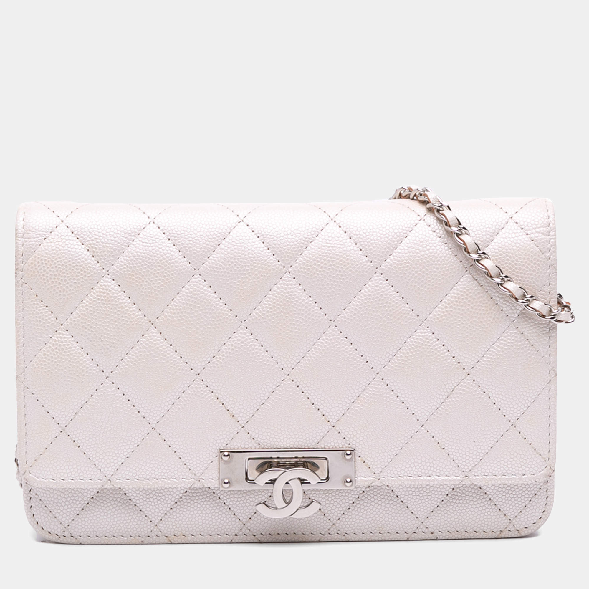 Pre Owned Chanel White Quilted Caviar Golden Class Wallet On Chain