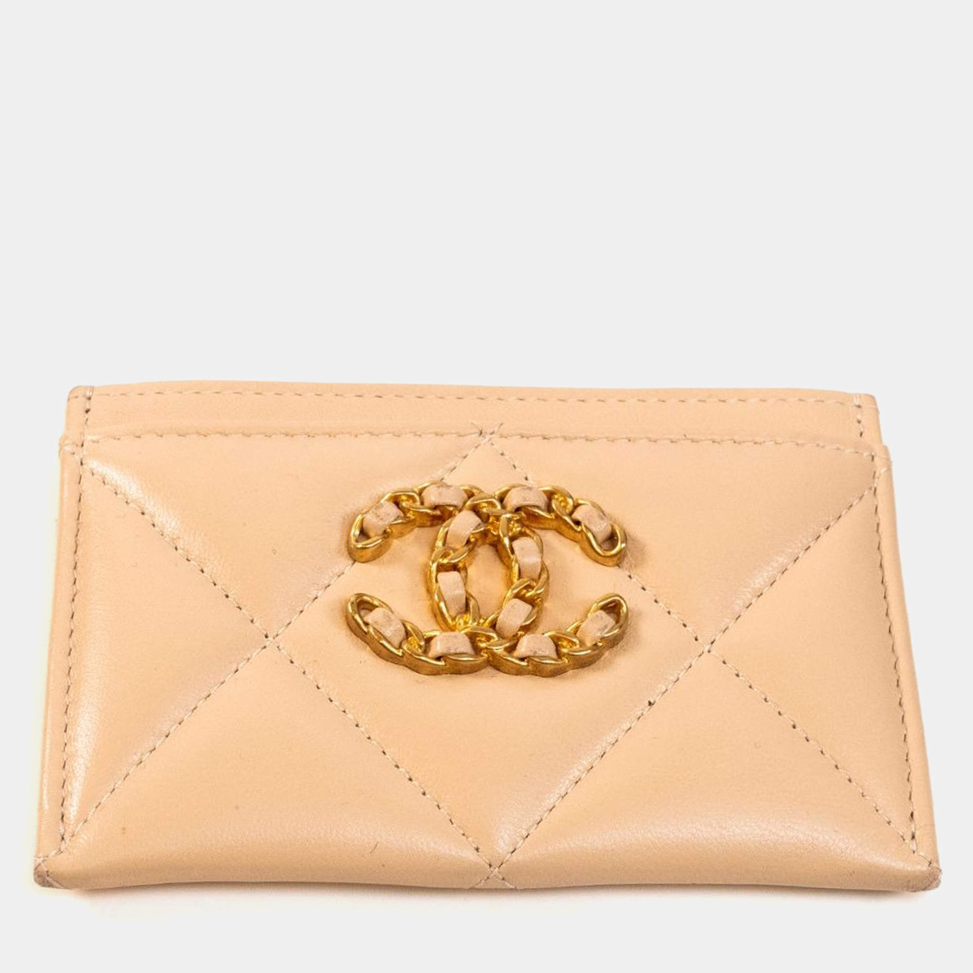 Pre Owned Chanel 19 Quilted Leather Card Holder