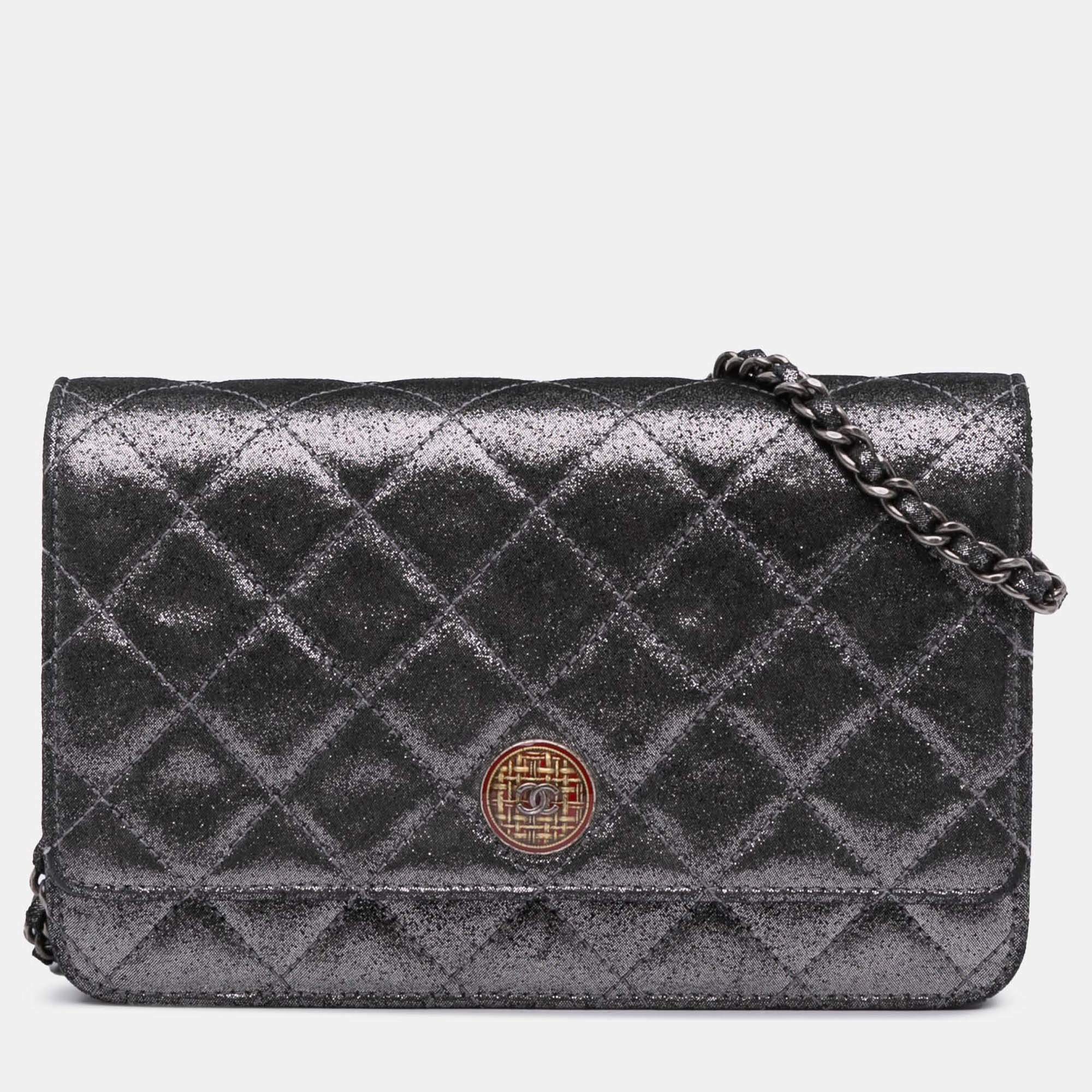 Pre Owned Chanel Silver Quilted Iridescent Lambskin Tartan Button Wallet On Chain