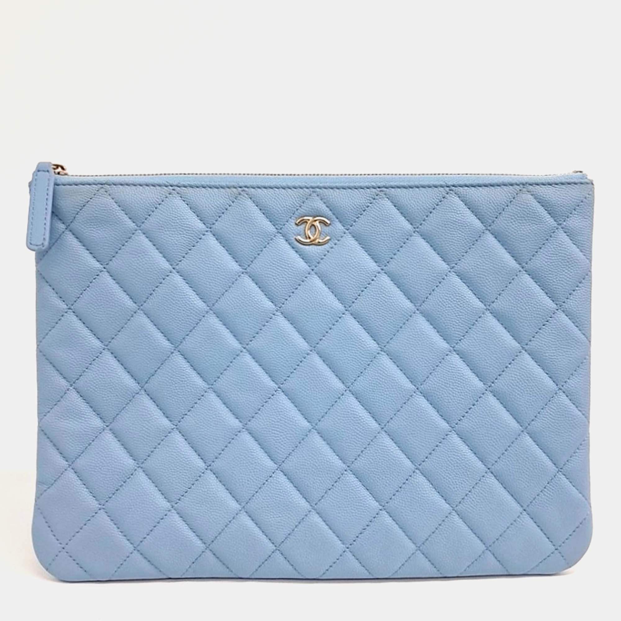مملوكة مسبقًا Chanel New Medium Blue Caviar Leather Clutch