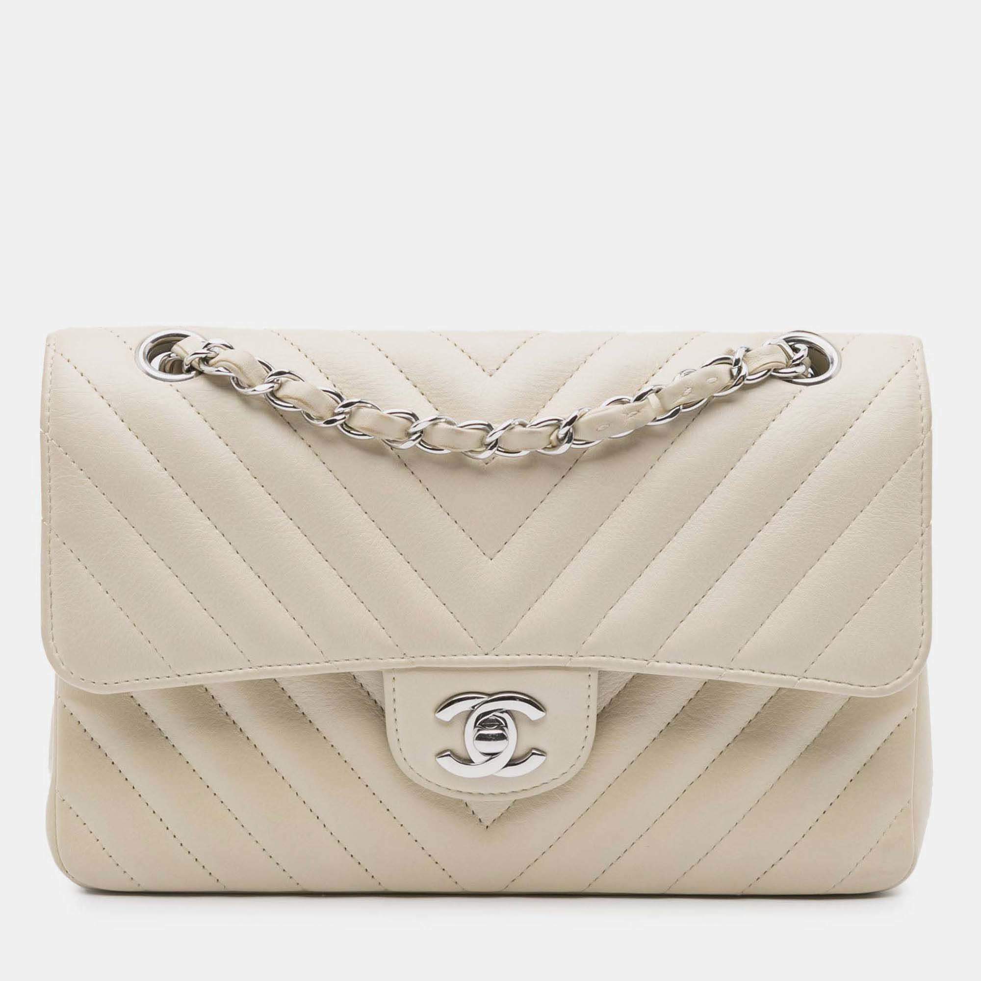 Pre Owned Chanel Classic Double Flap Small White Chevron Lambskin Shoulder Bag