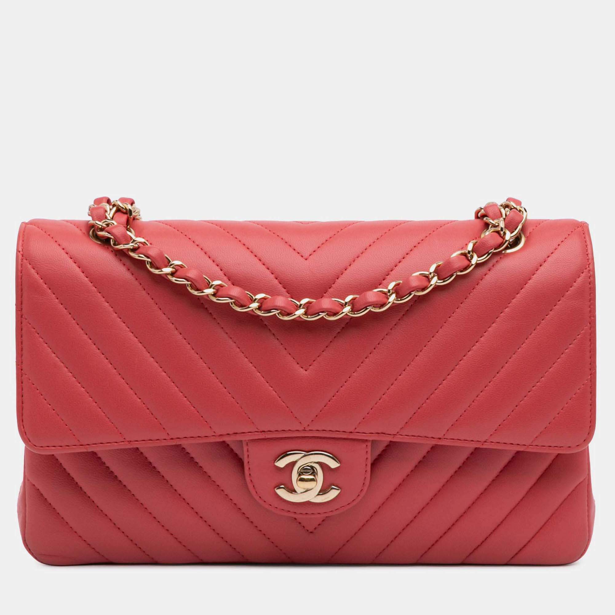 Pre Owned Chanel Classic Double Flap Medium Red Chevron Lambskin Shoulder Bag