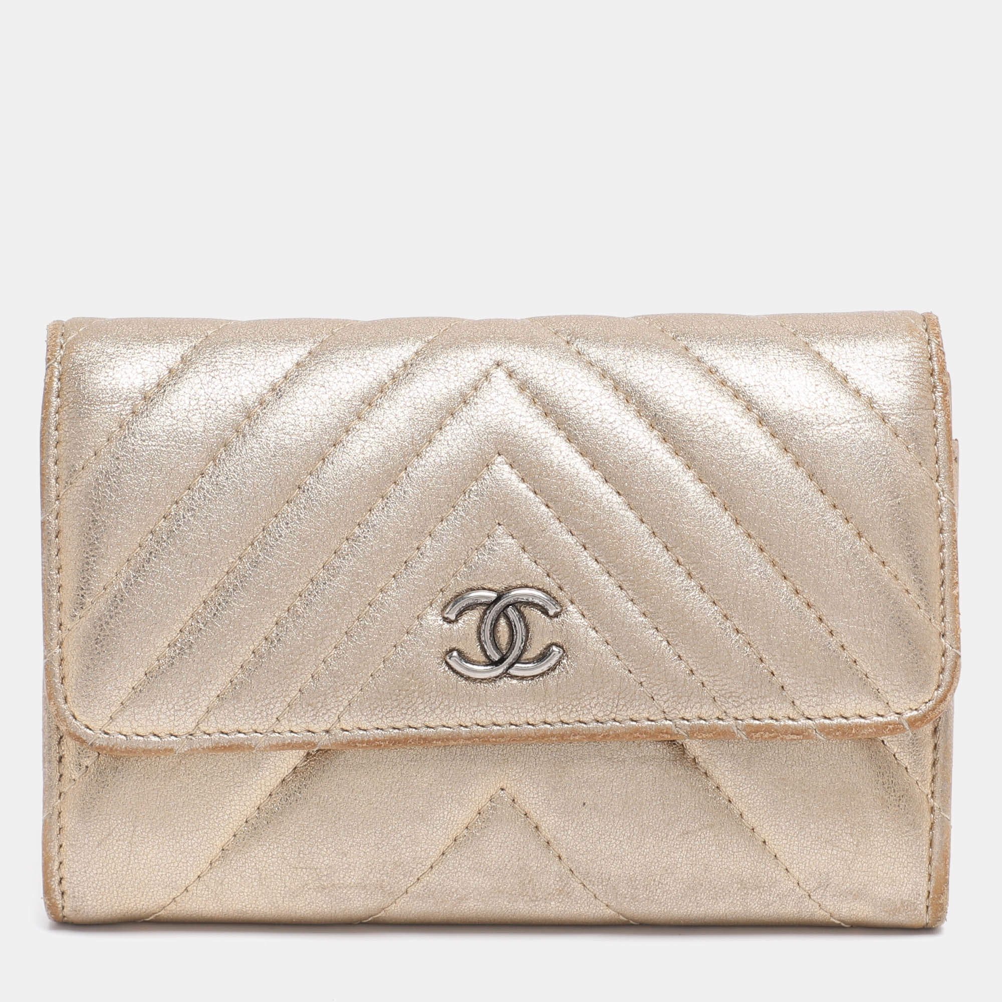 Pre Owned Chanel Gold Chevron Leather Compact Wallet