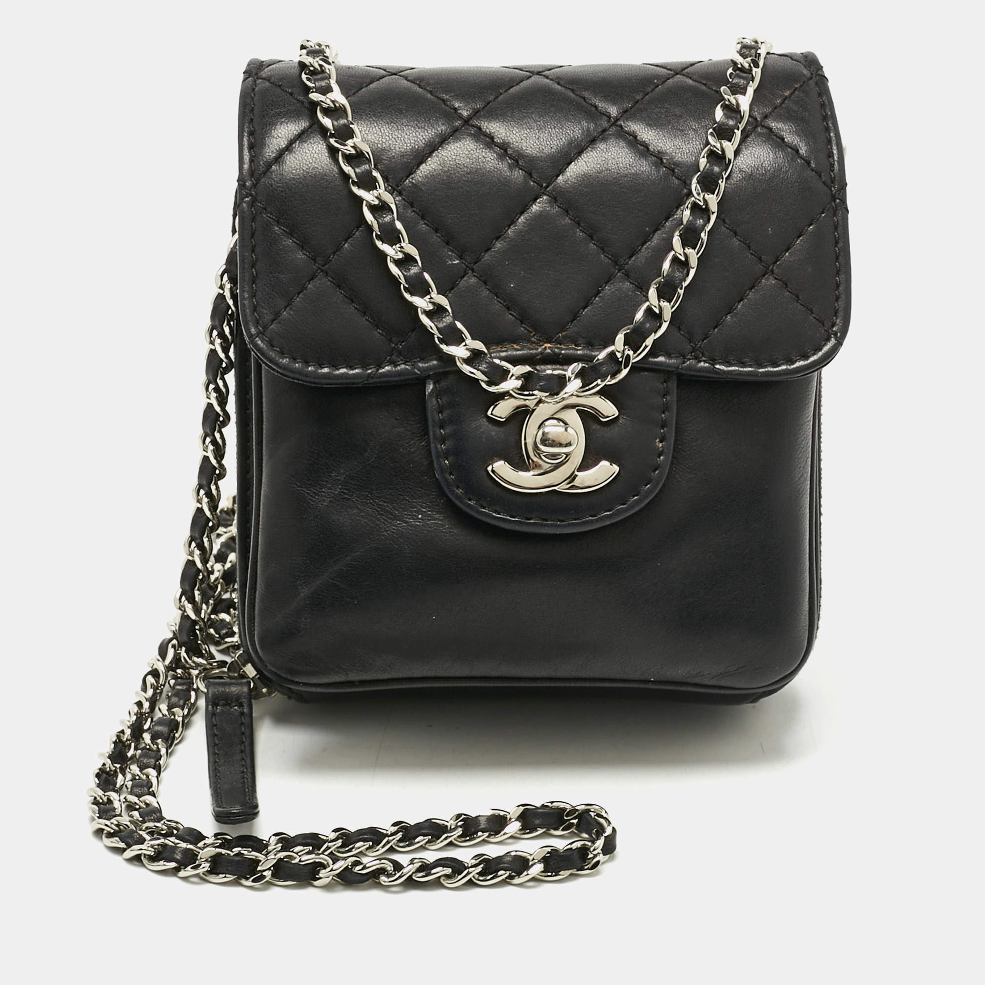 Pre Owned Chanel Black Quilted Leather Clams Wallet on Chain