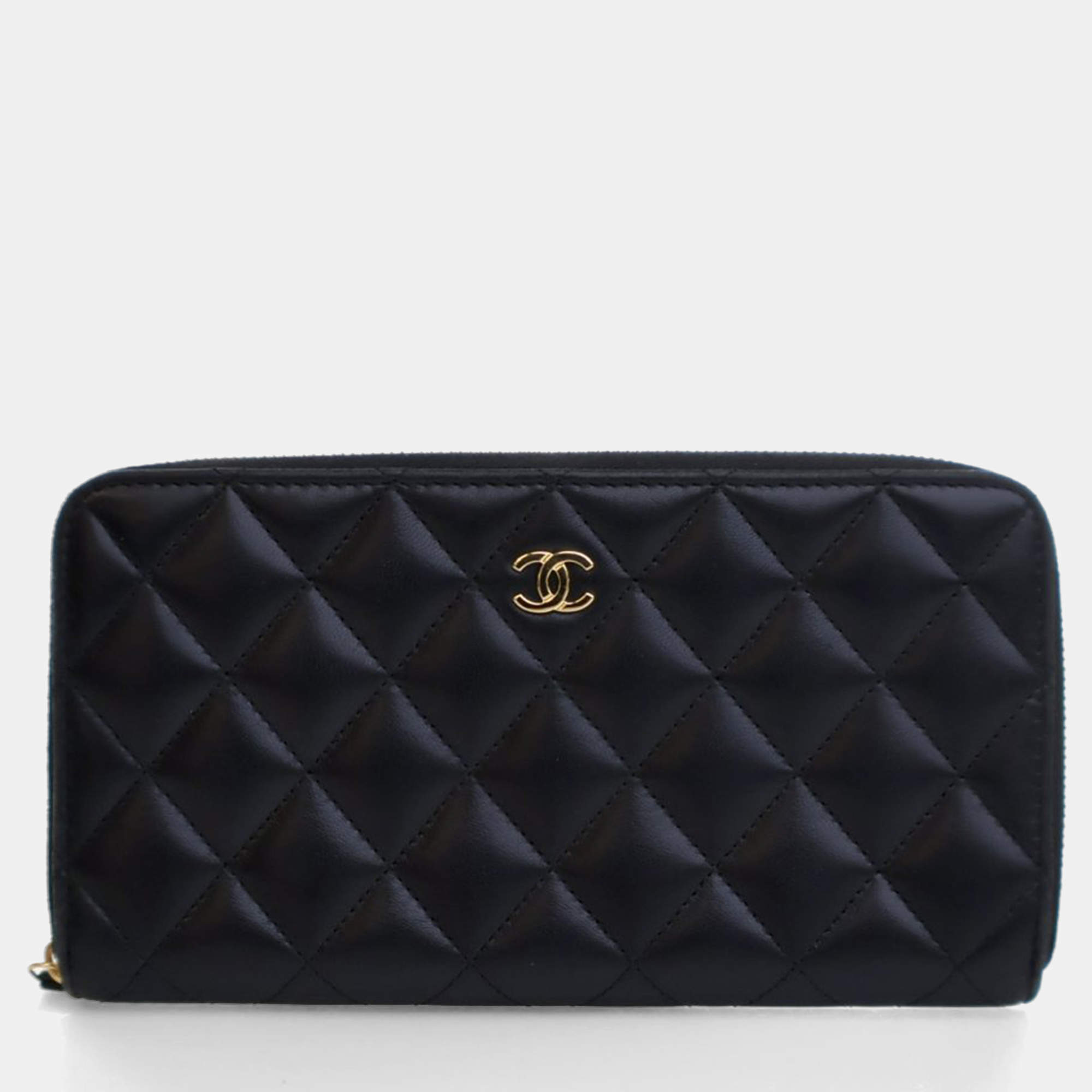 Pre Owned Chanel Black Lambskin CC Zip Wallet