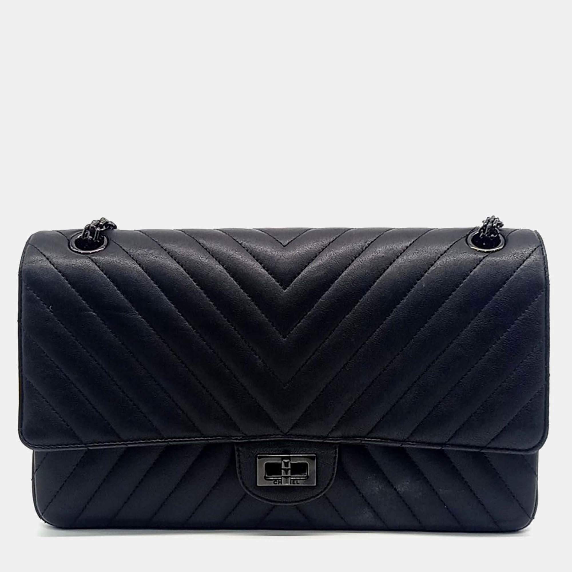 Pre Owned Chanel Chevron 2.55 Bag 28
