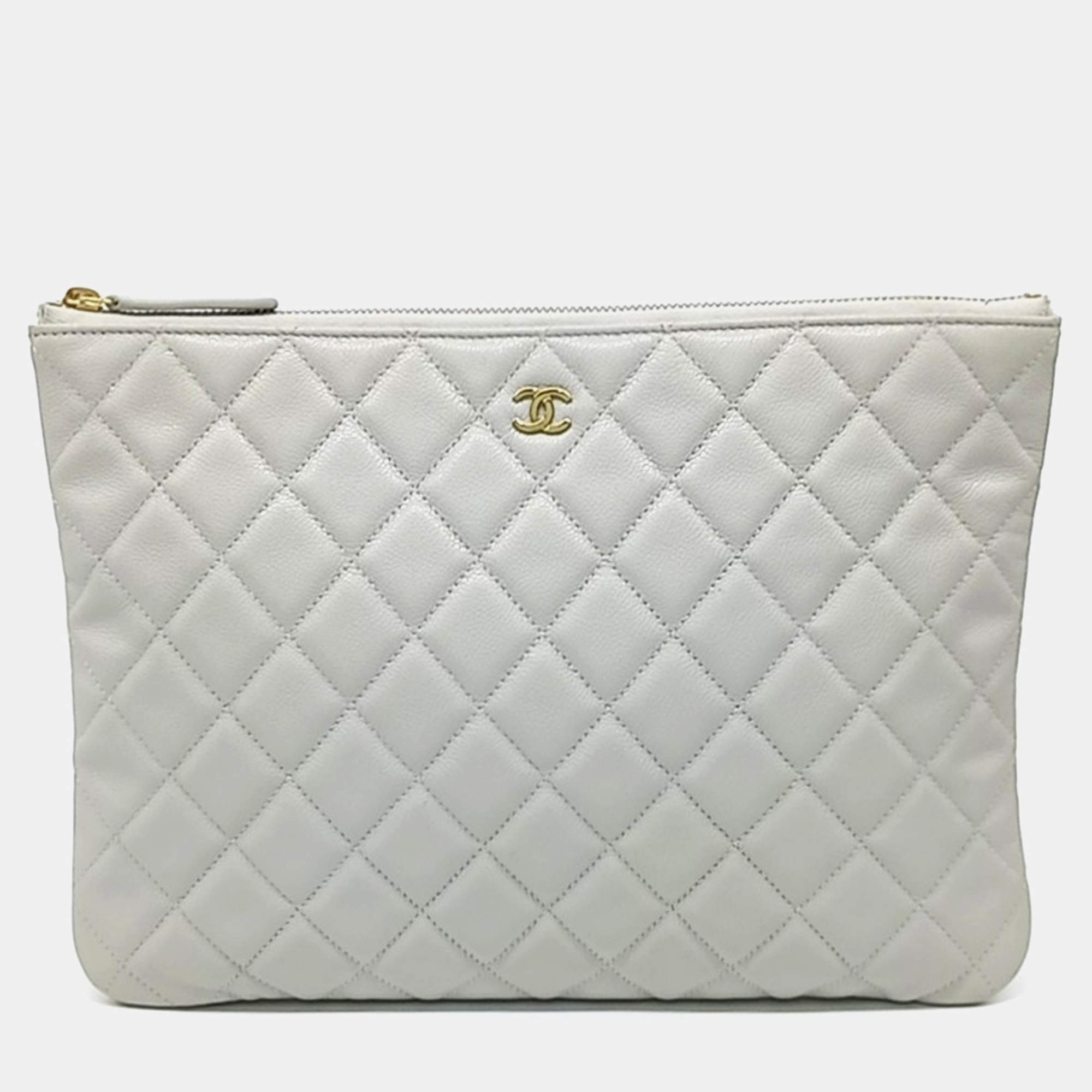 مملوكة مسبقًا Chanel White Leather Caviar Clutch New Medium
