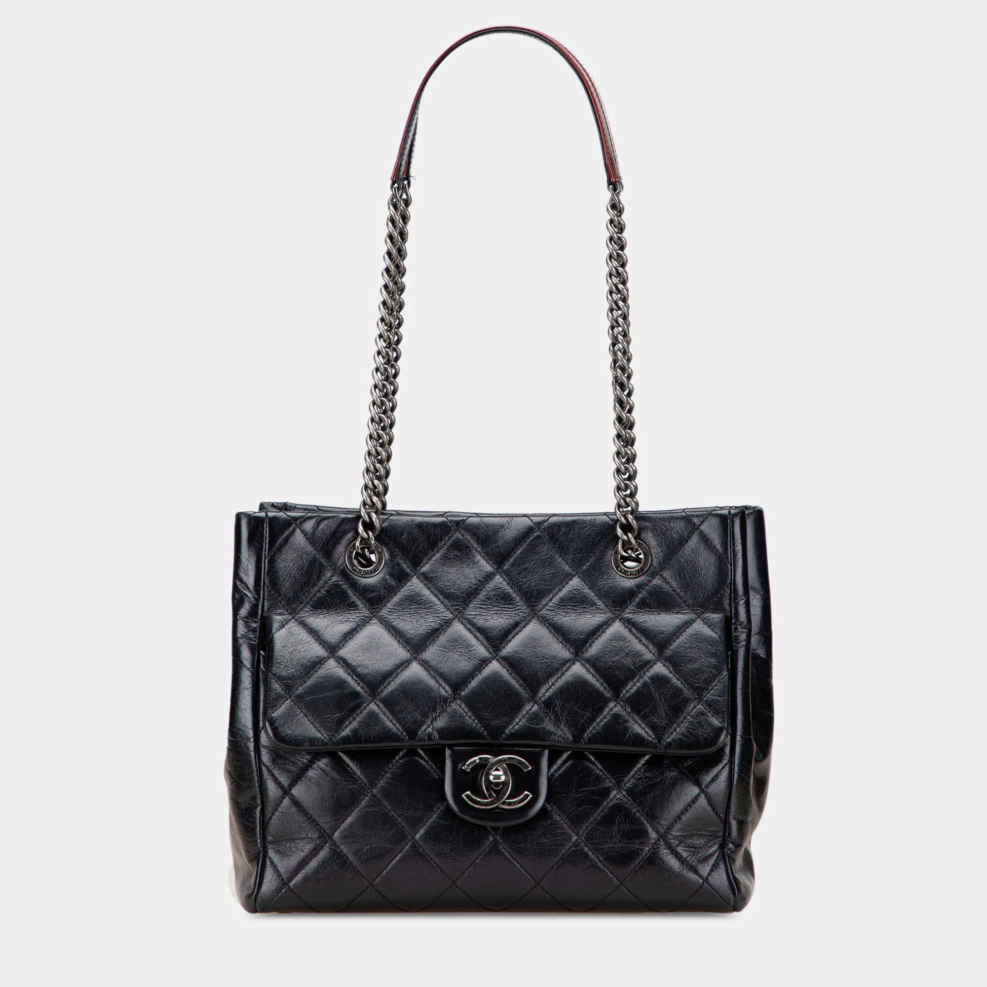 Pre Owned حقيبة يد شانيل أسود ثنائي اللون جلد عجل مبطن صغير مطلي لامع