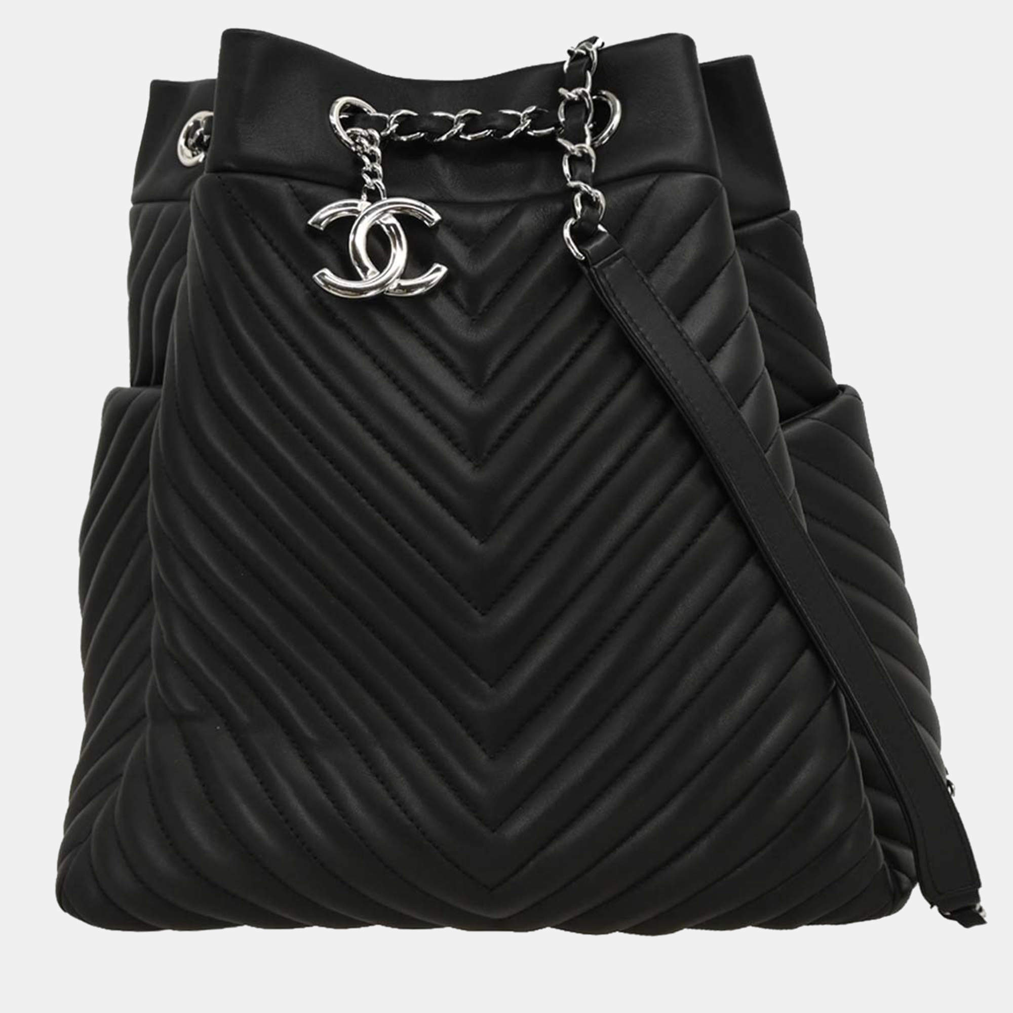 Pre Owned Chanel Black Lambskin Chevron Drawstring Shoulder Bag
