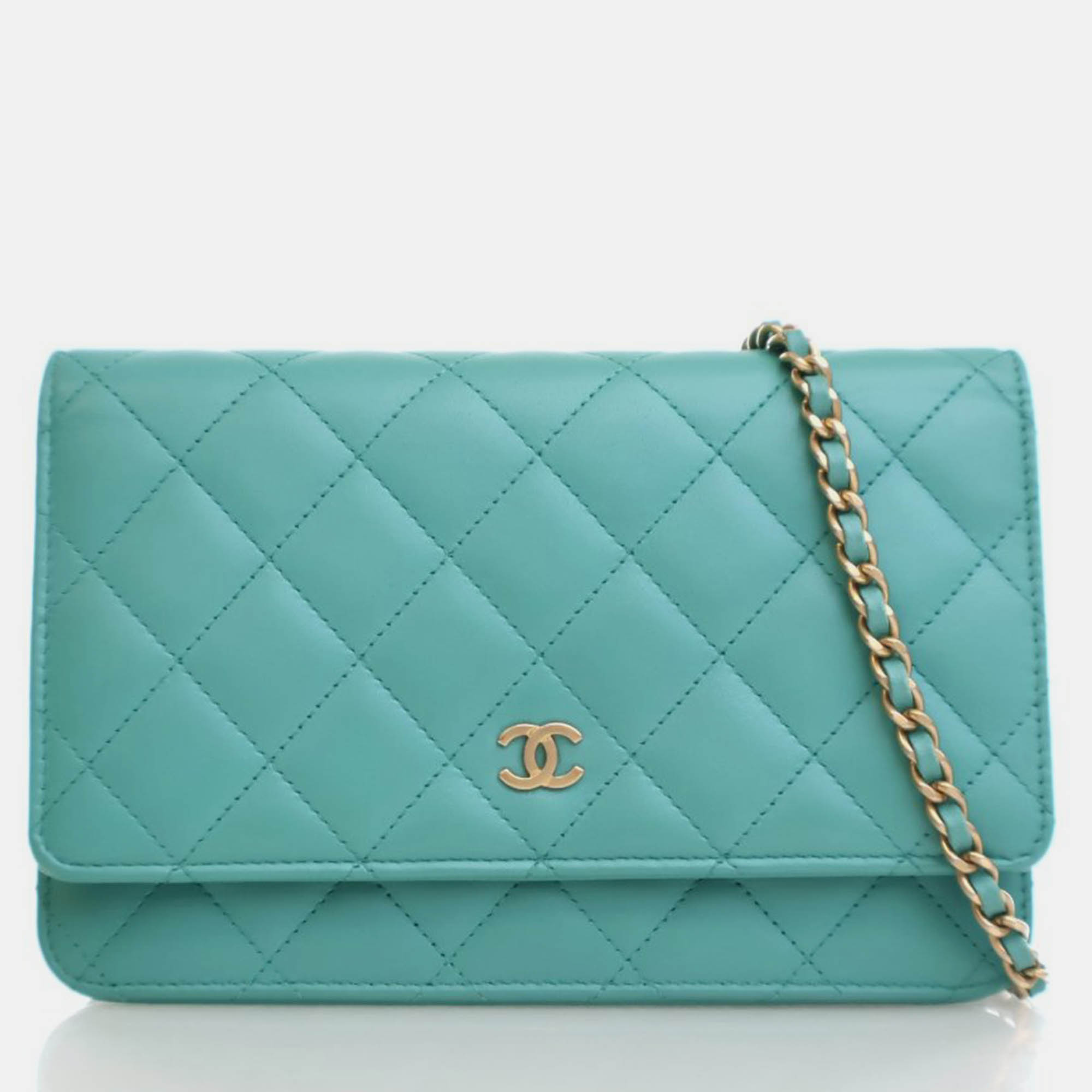 Pre Owned Chanel Green Lambskin Classic Wallet On Chain 