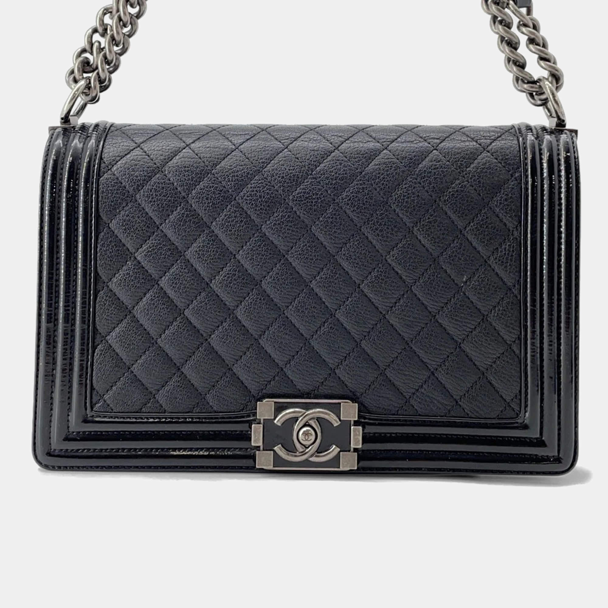 Pre Owned Chanel Boy Chanel Chain shoulder Bag Black Lambskin Patent Leather Size Large