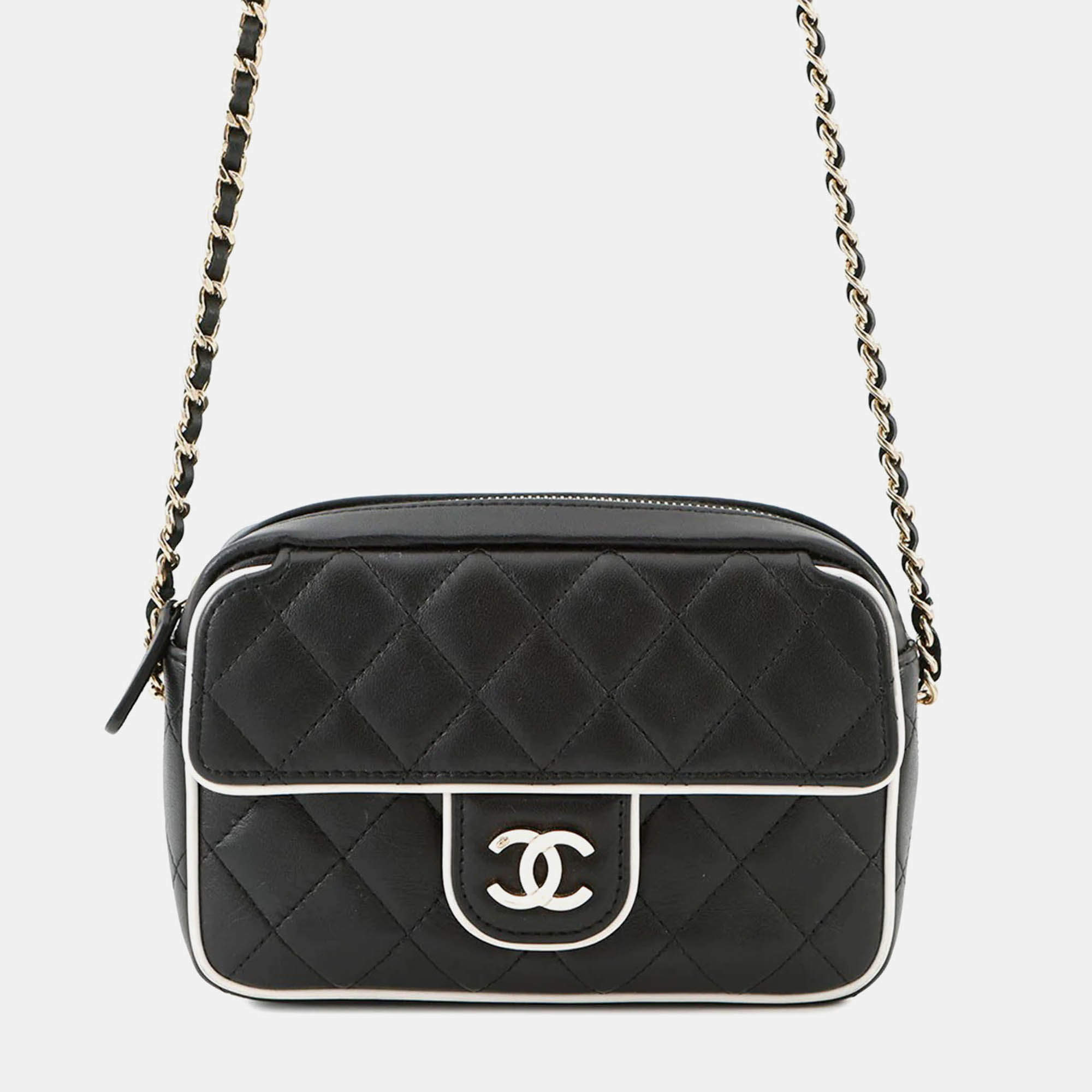 مملوكة مسبقًا Chanel Matelasse Black/White Lambskin Chain Clutch Bag