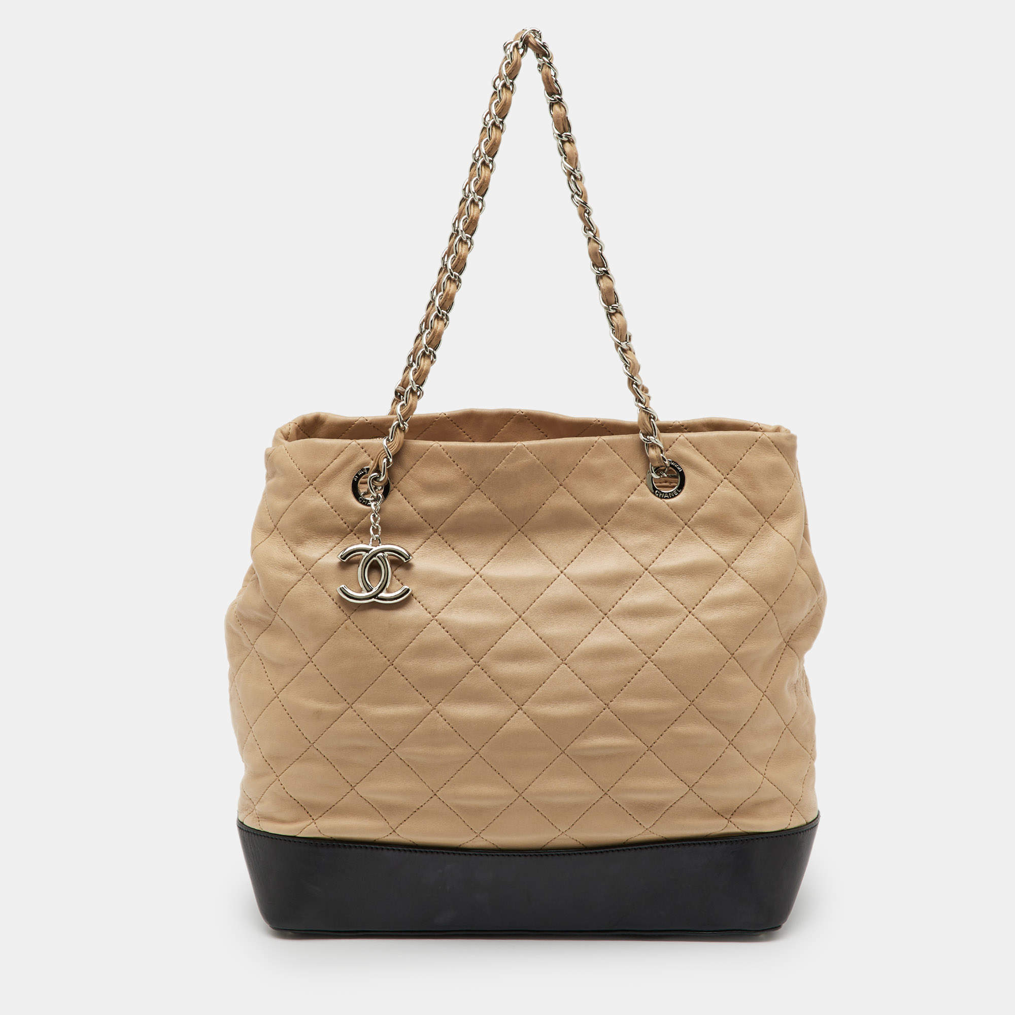 Pre Owned Chanel Beige/Black Quilted Leather VIP Grand Shopping Bag