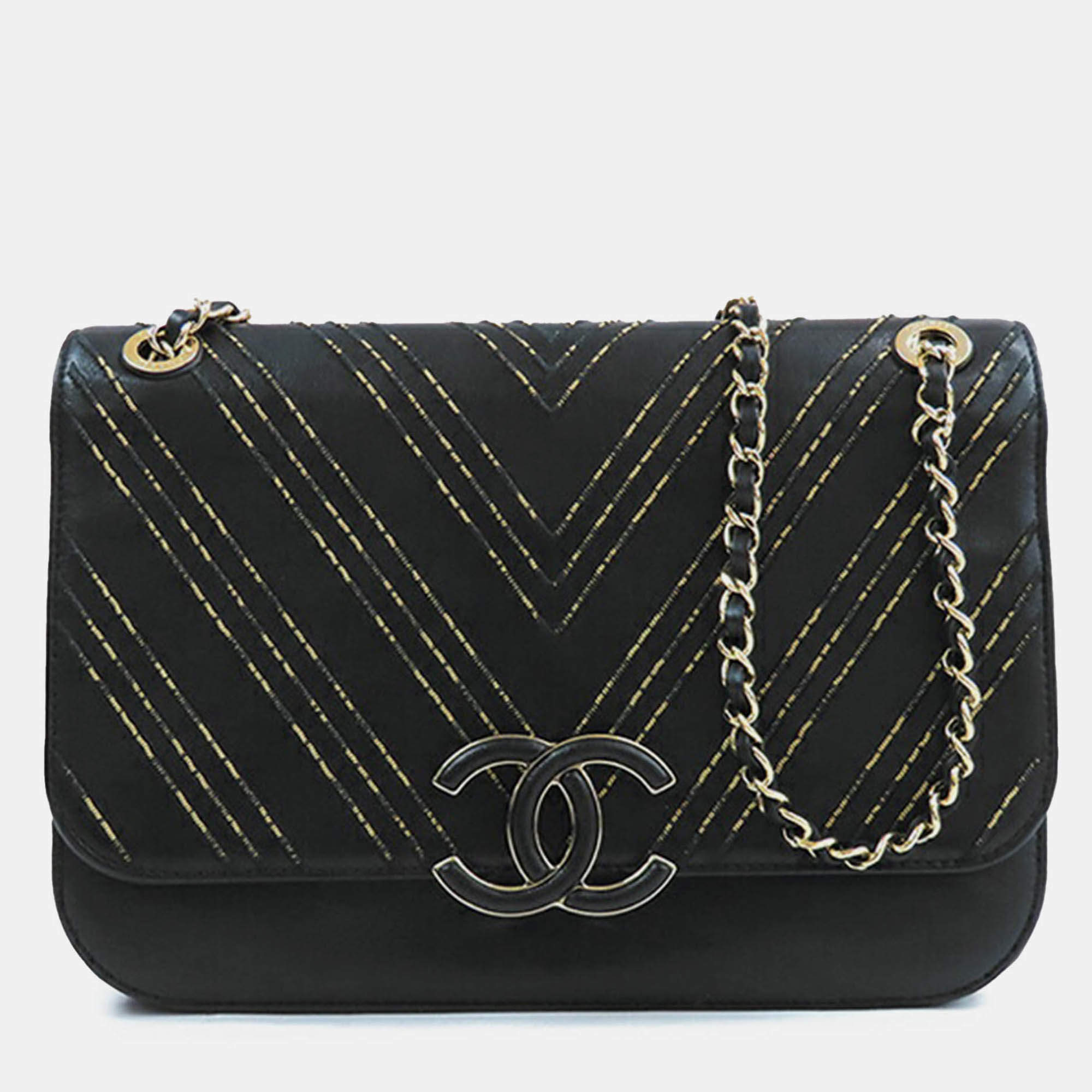 Pre Owned Chanel Black CC Chevron Sheepskin Chain Subtle Flap