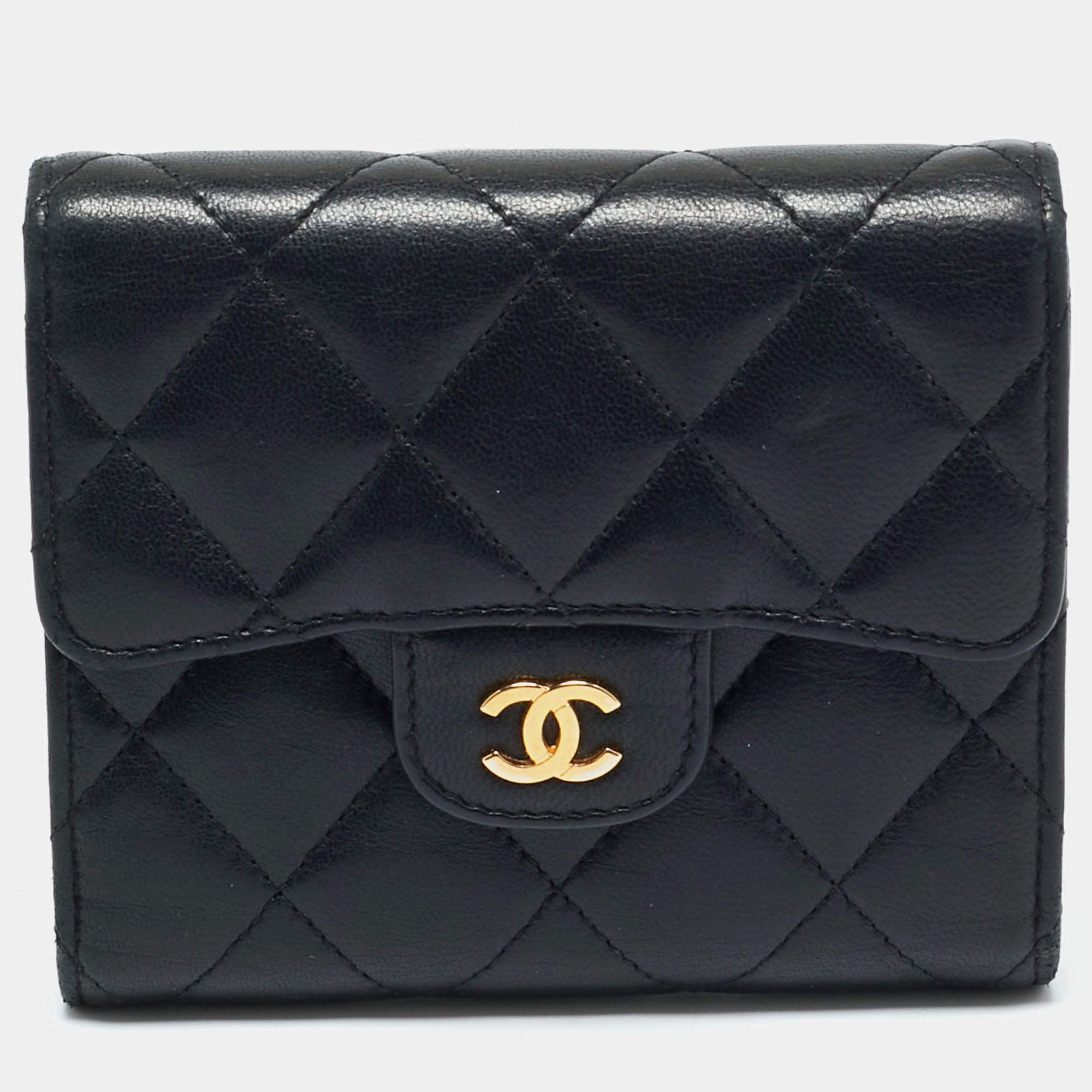 مملوكة مسبقًا Chanel Black Quilted Leather CC Trifold Compact Wallet