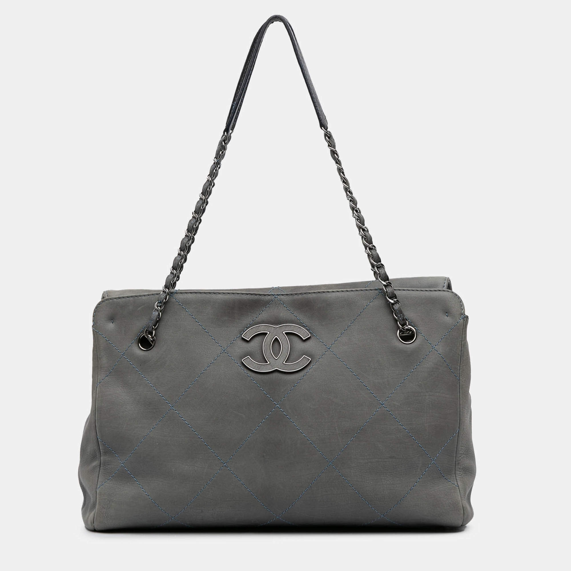 Pre Owned Chanel Grey Large Calfskin Ultra Stitch Hamptons Enamel CC Tote