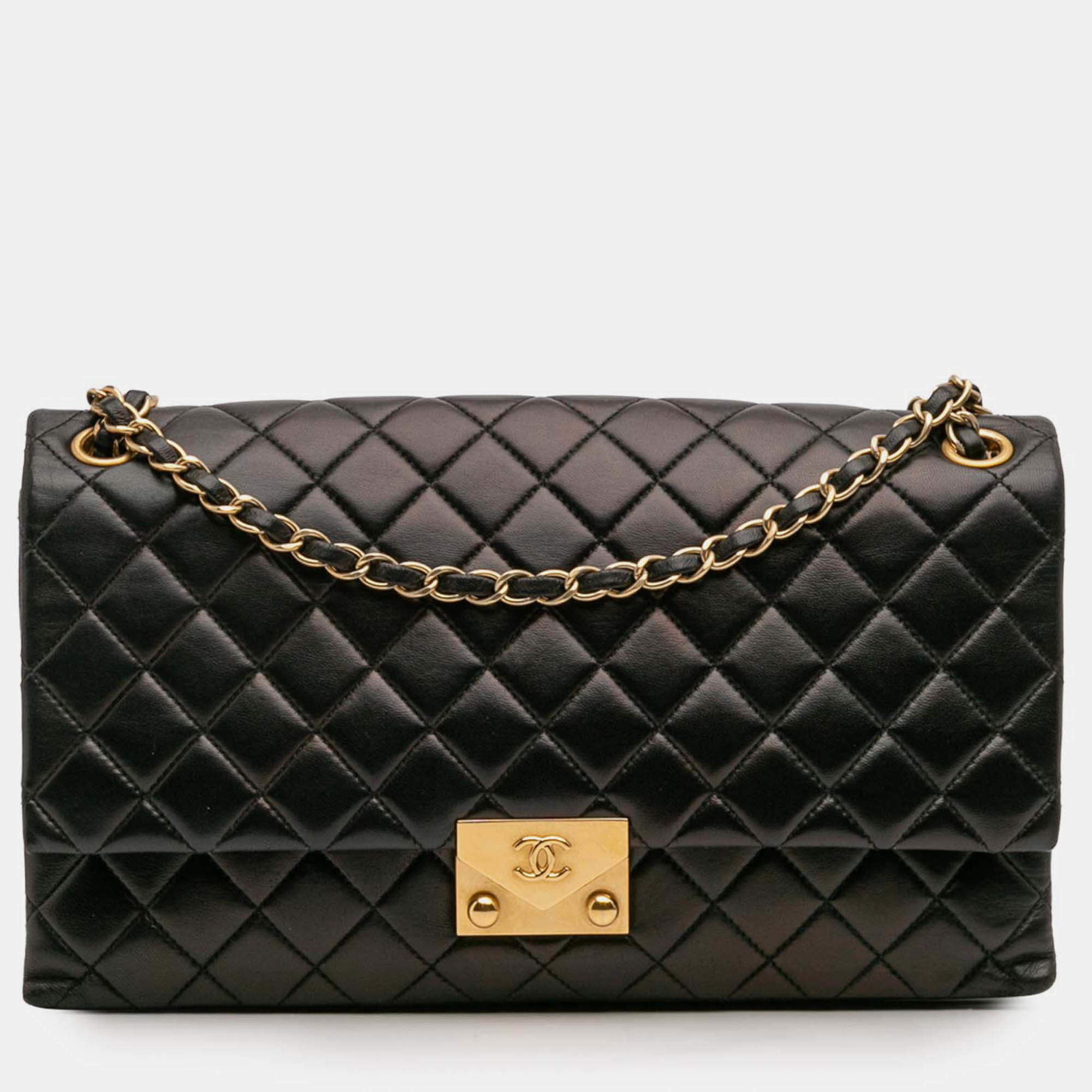 Pre Owned Chanel Black Quilted Lambskin Pagoda Accordion Flap