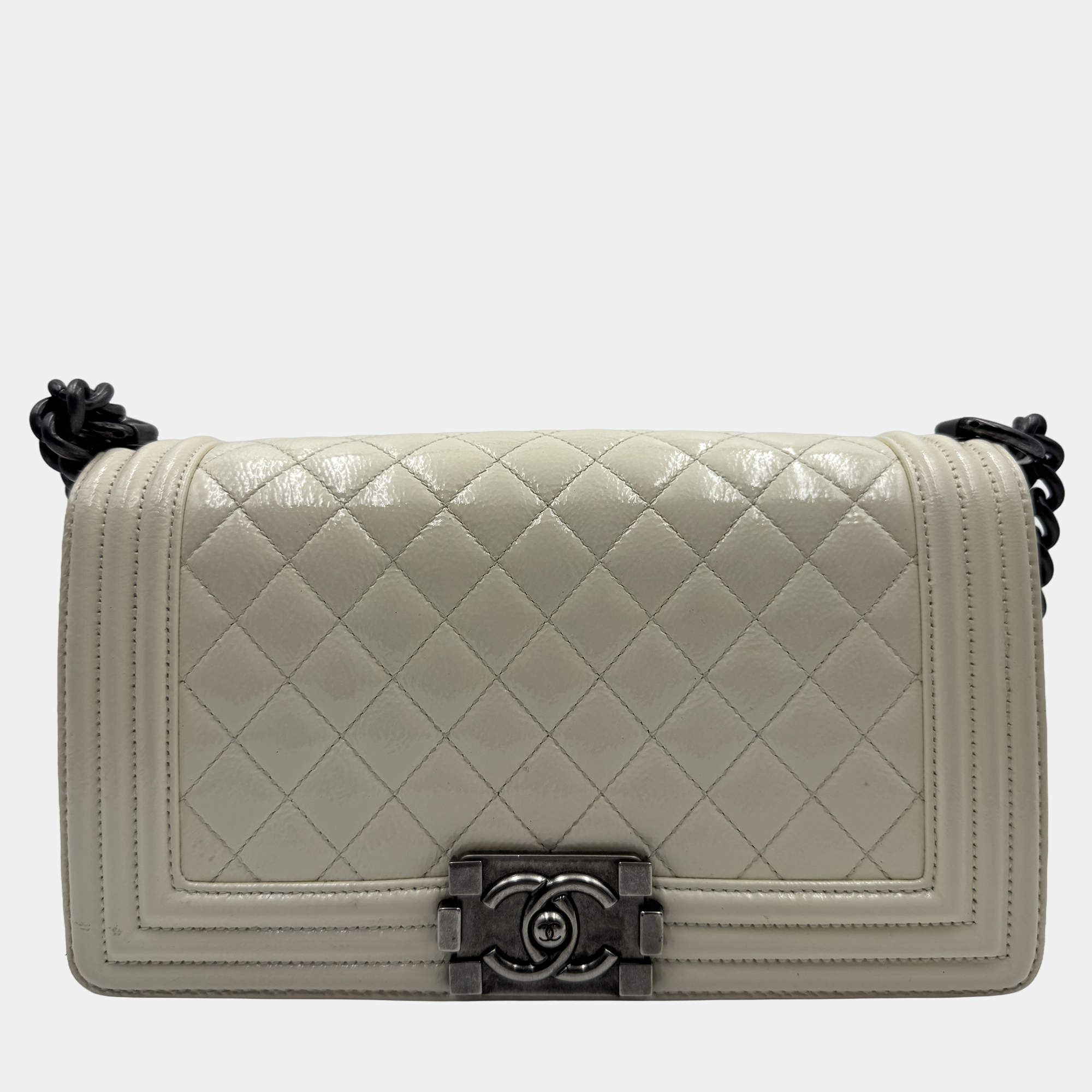 Pre Owned Chanel White Quilted Patent Leather Medium Boy Flap Bag