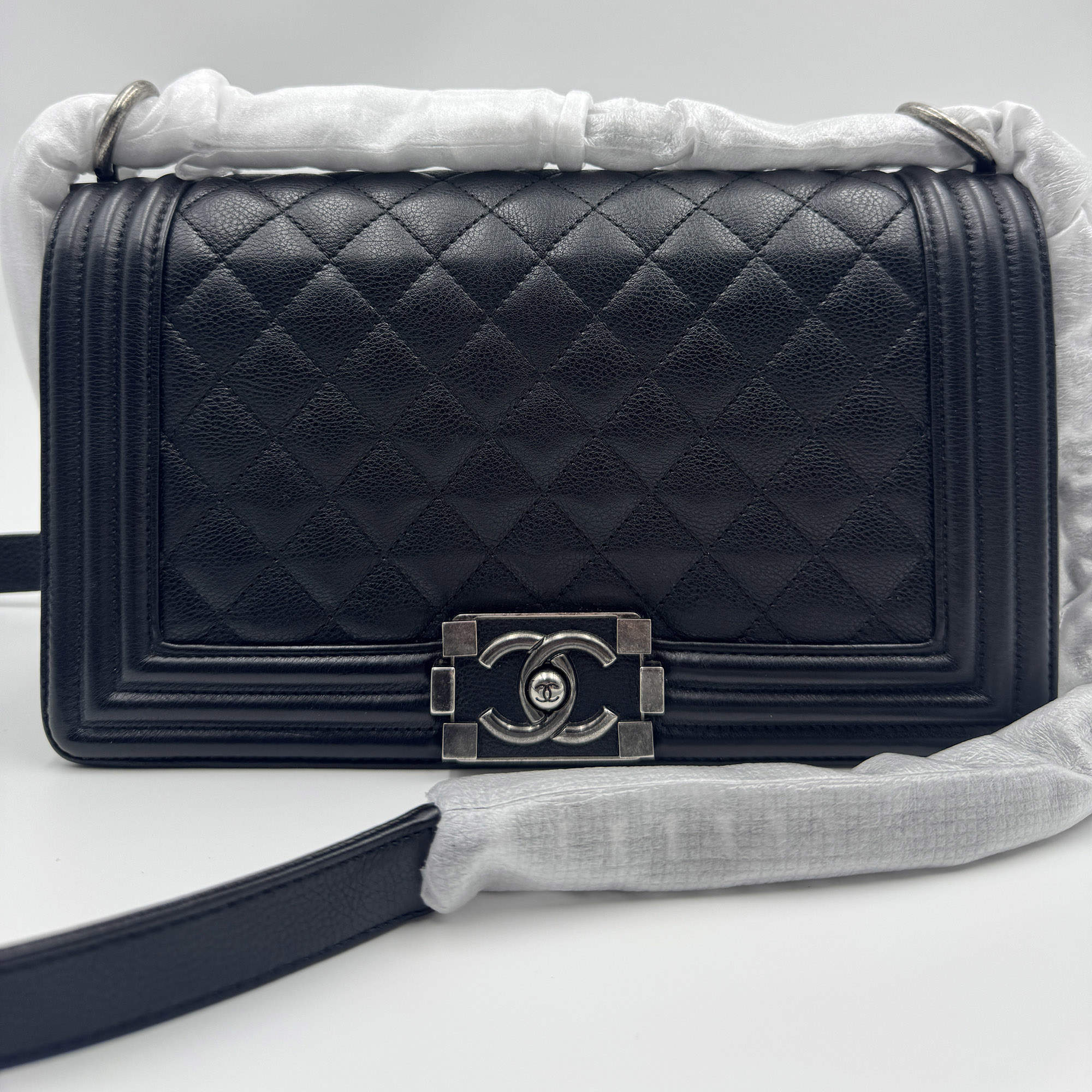 Pre Owned Chanel black Quilted Caviar Leather Medium Boy Bag