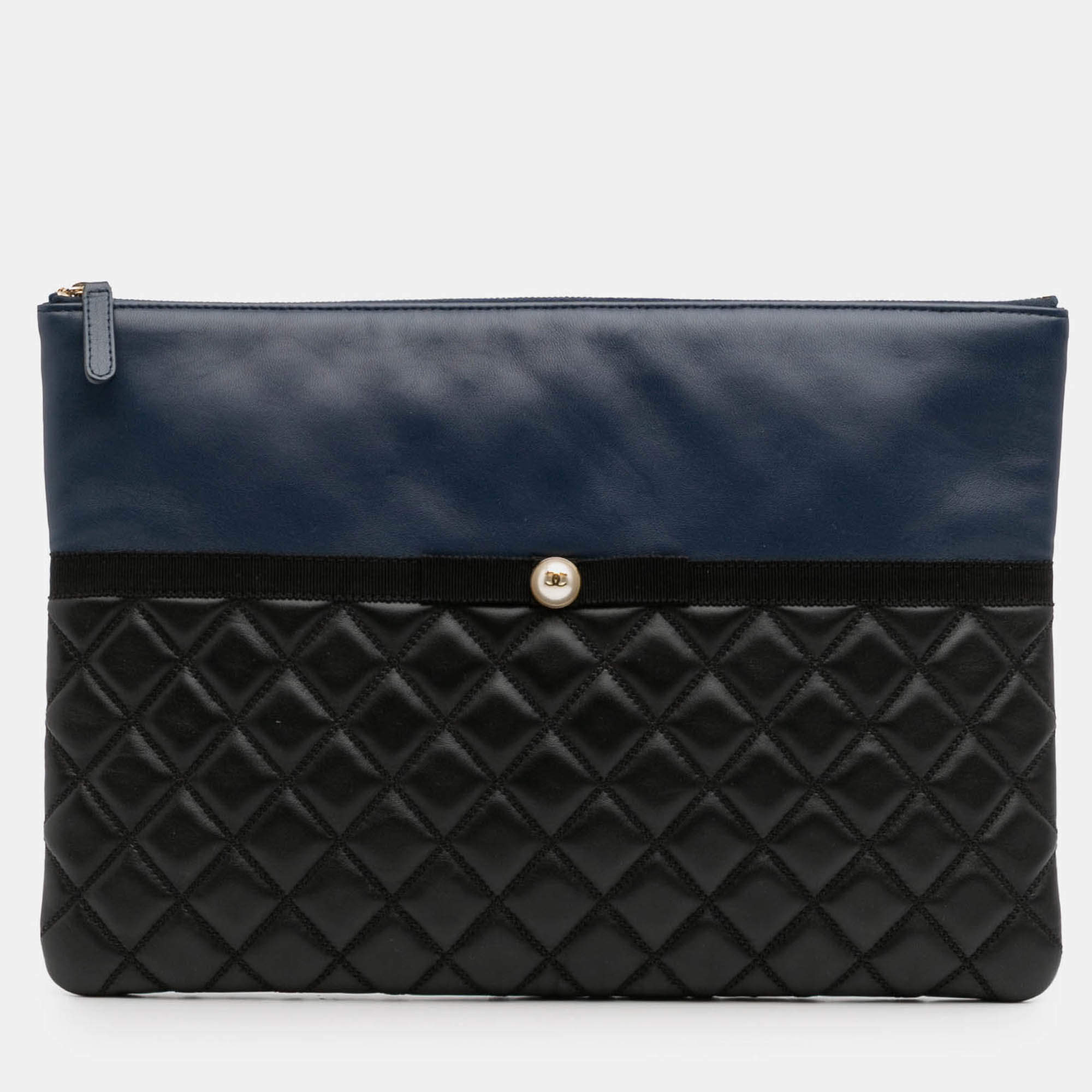Pre Owned Chanel Black Navy Blue Large Bicolor Quilted Leather Pearl O Case Clutch