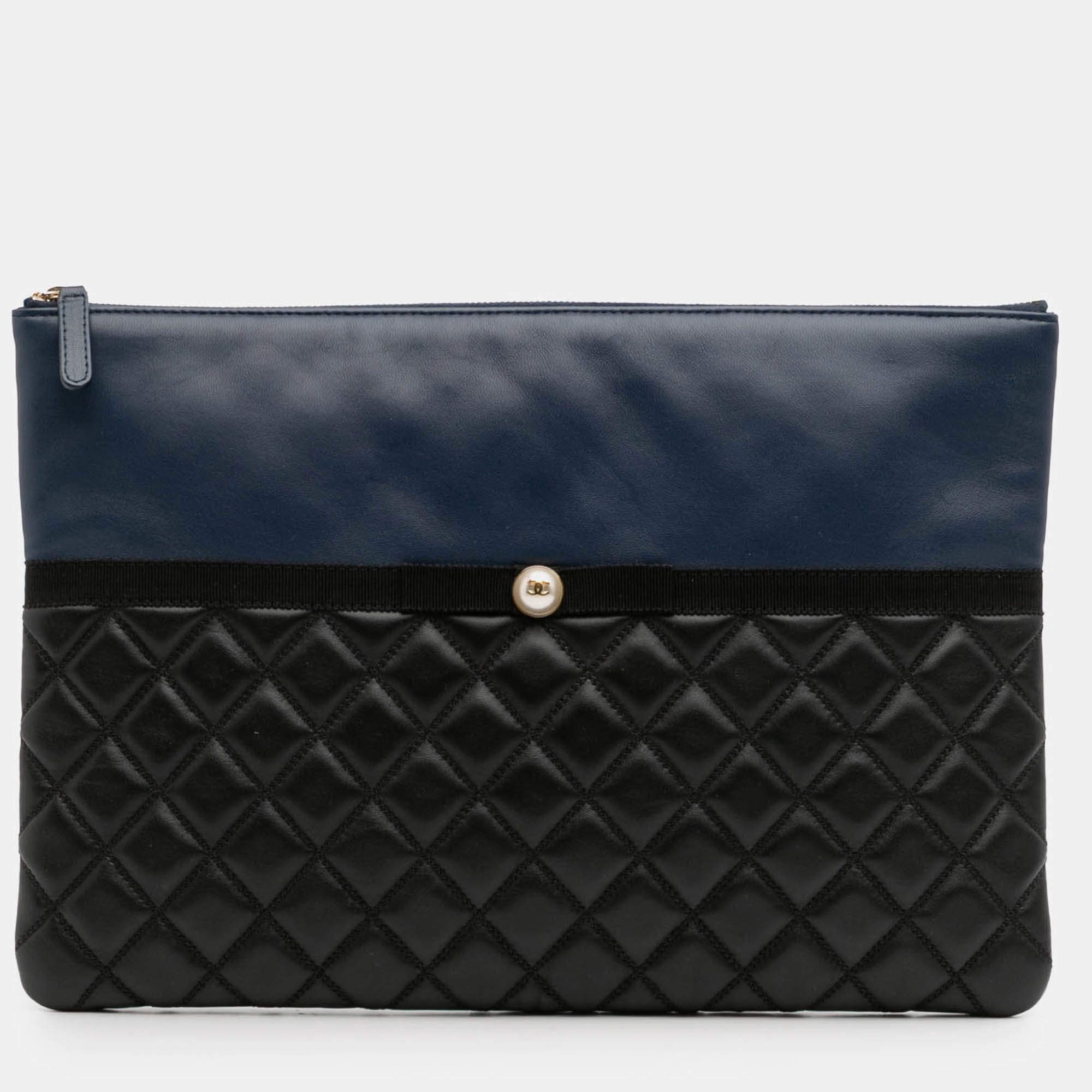 Pre Owned Chanel Black Navy Blue Large Bicolor Quilted Leather Pearl O Case Clutch