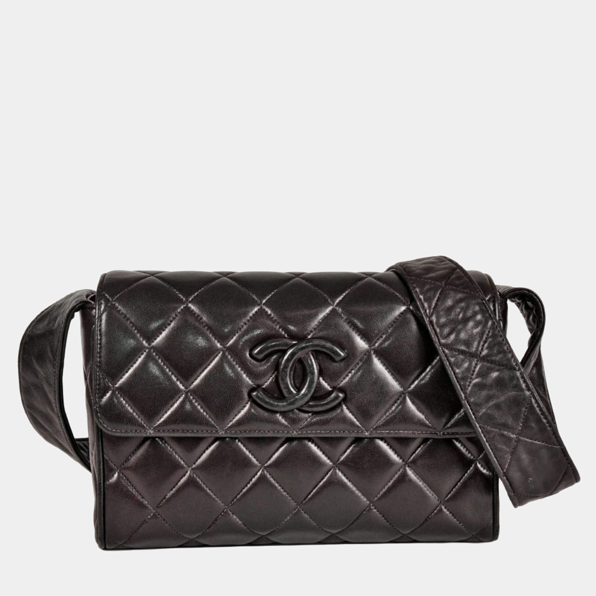Pre Owned Chanel Black Lambskin Leather Shoulder Bag