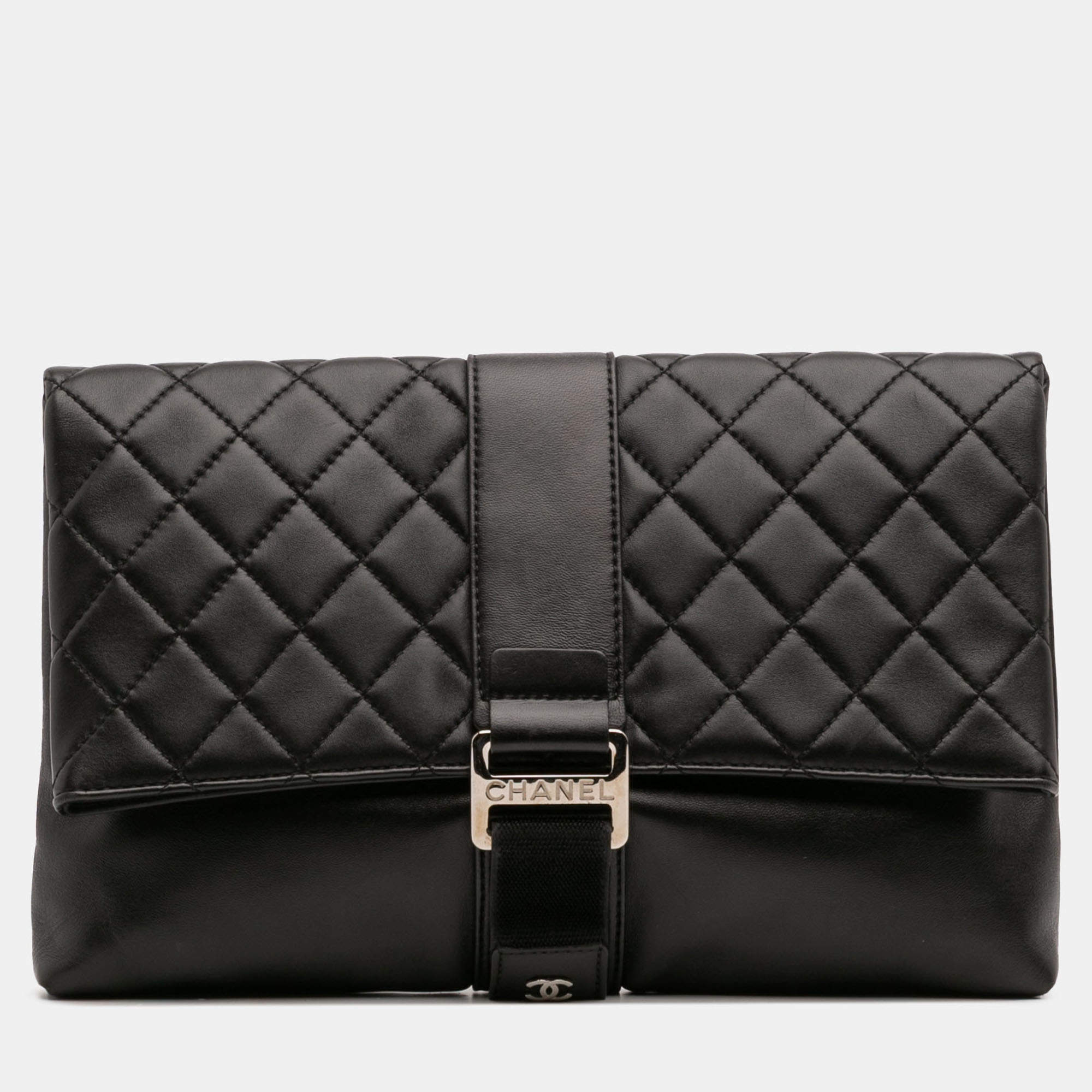 مملوكة مسبقًا حقيبة كلتش شانيل سوداء جلد حمل مبطن CC