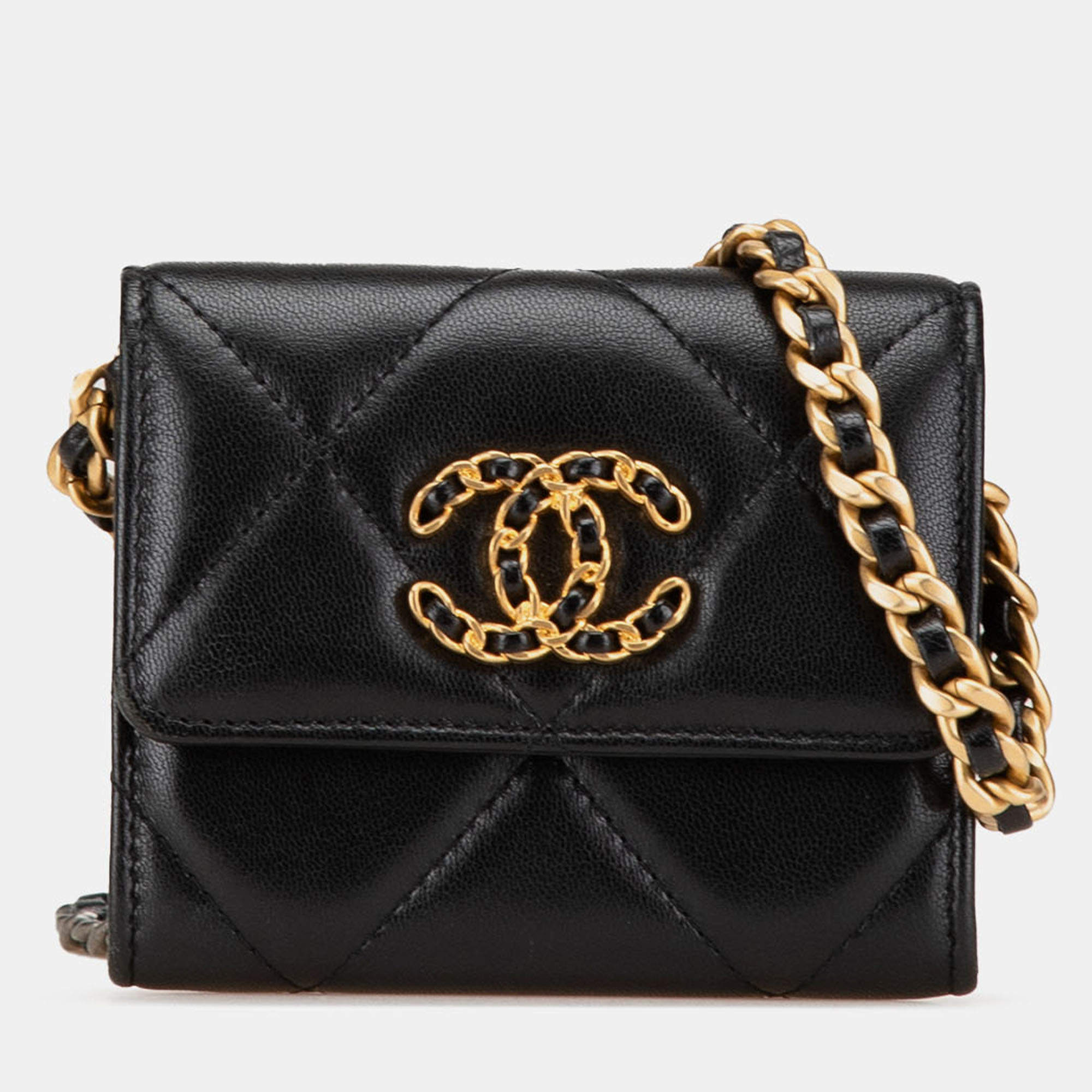 Pre Owned Chanel Black Quilted Lambskin Chanel 19 Card Holder On Chain
