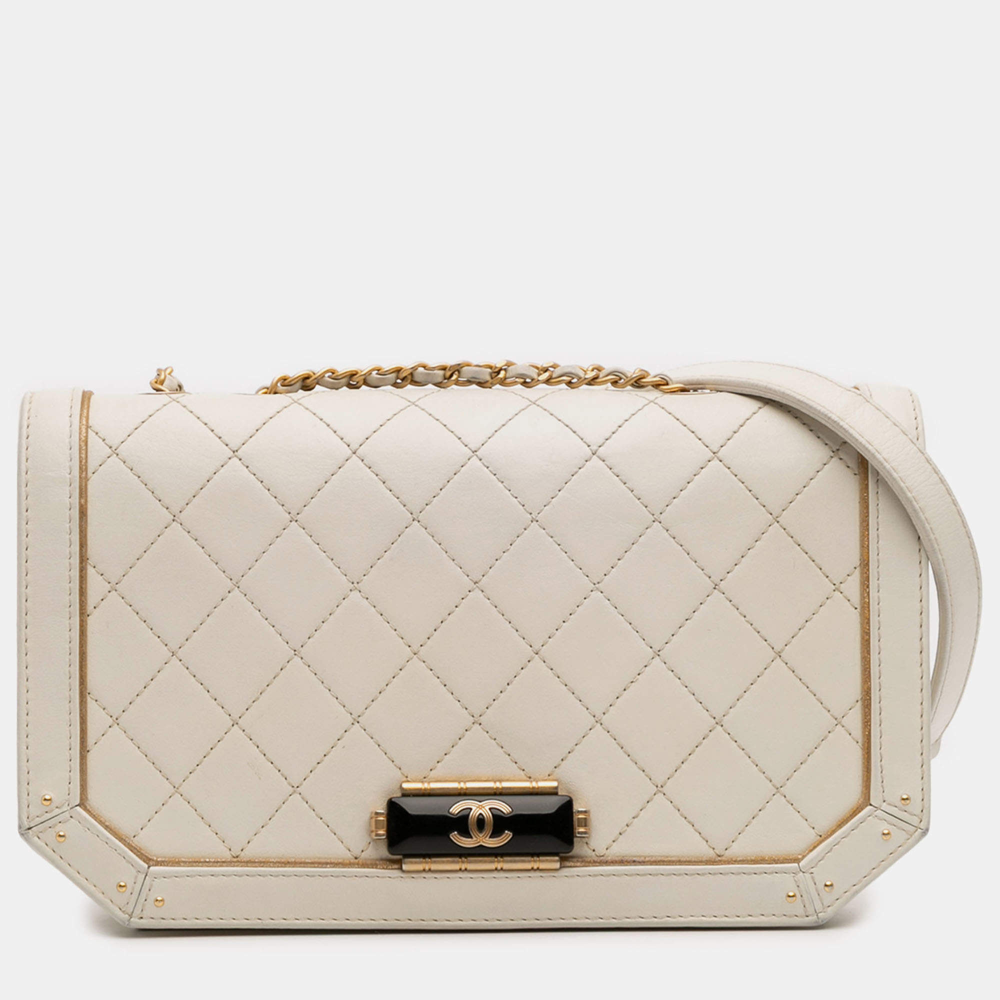 Pre Owned Chanel White Medium Quilted Calfskin Octagon CC Clasp Flap