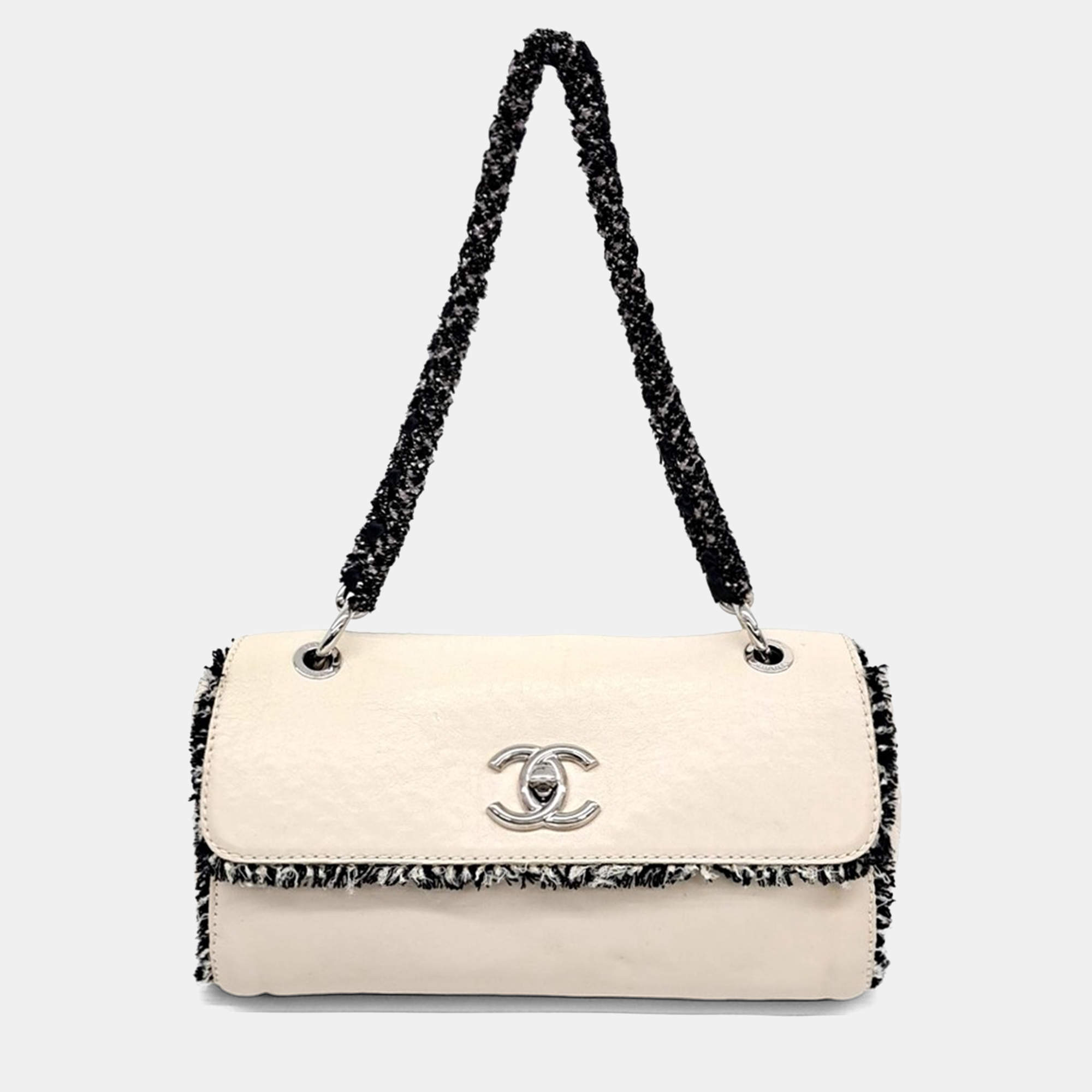 Pre Owned Chanel Cream tweed chain shoulder bag
