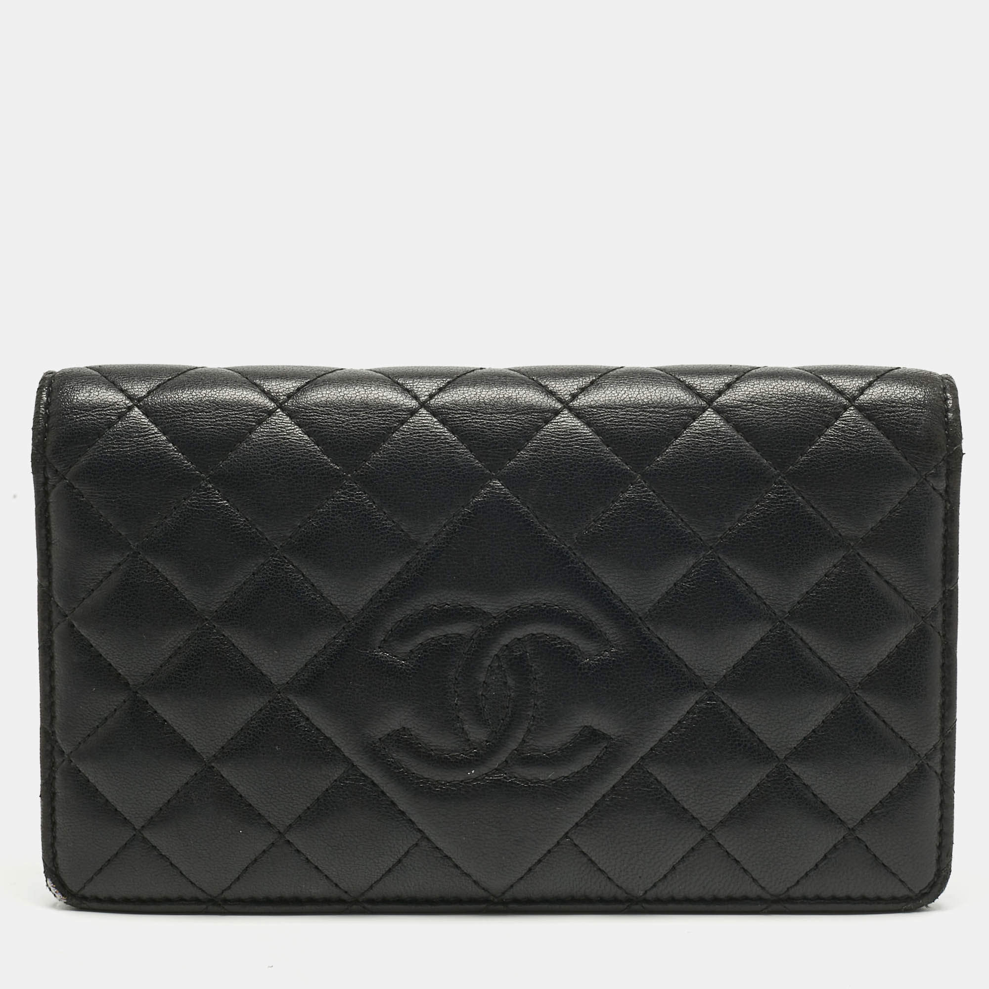 مملوكة مسبقًا Chanel Black Quilted Leather CC Bifold Wallet